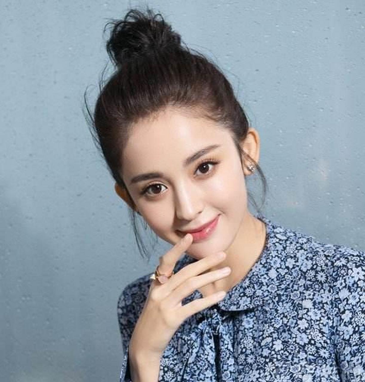 gif创作人# #娜扎 请叫我发际线富翁#过分了,这是赤裸裸的炫发了