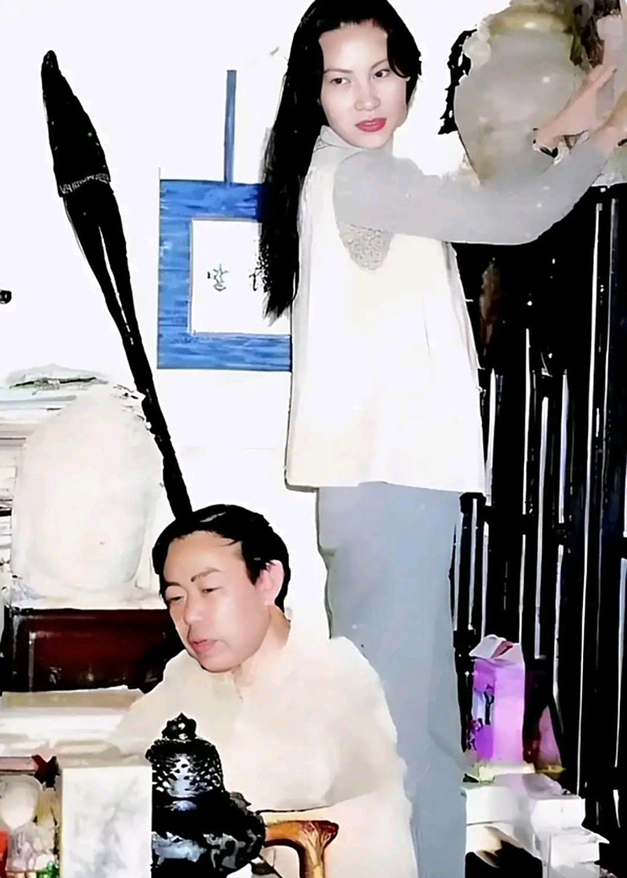 历史老照片: 著名作家贾平凹和妻子郭梅的一组留影.