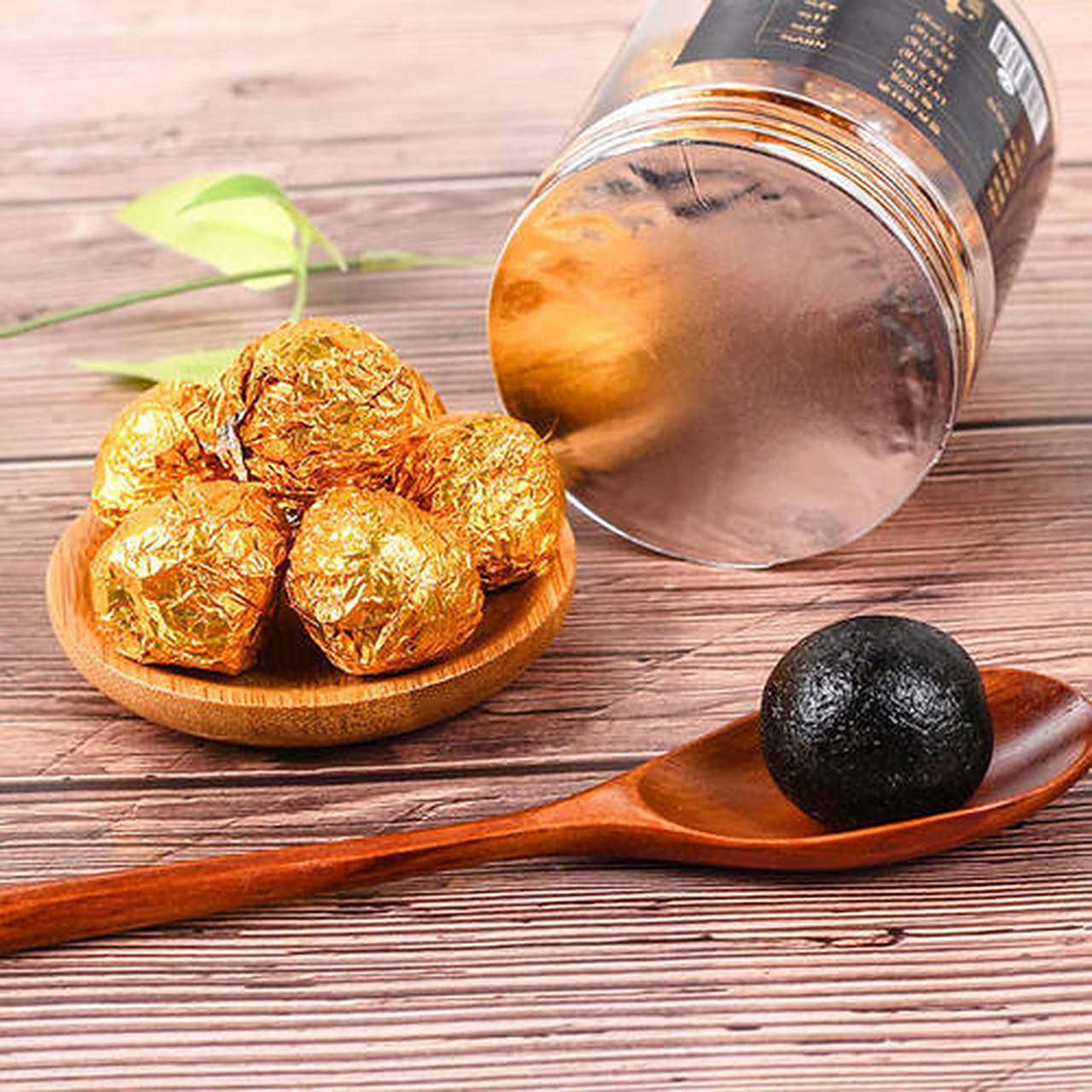 医院里留在山东过年的河南小伙,过年不回家了,让我给他留30罐蜜丸,说