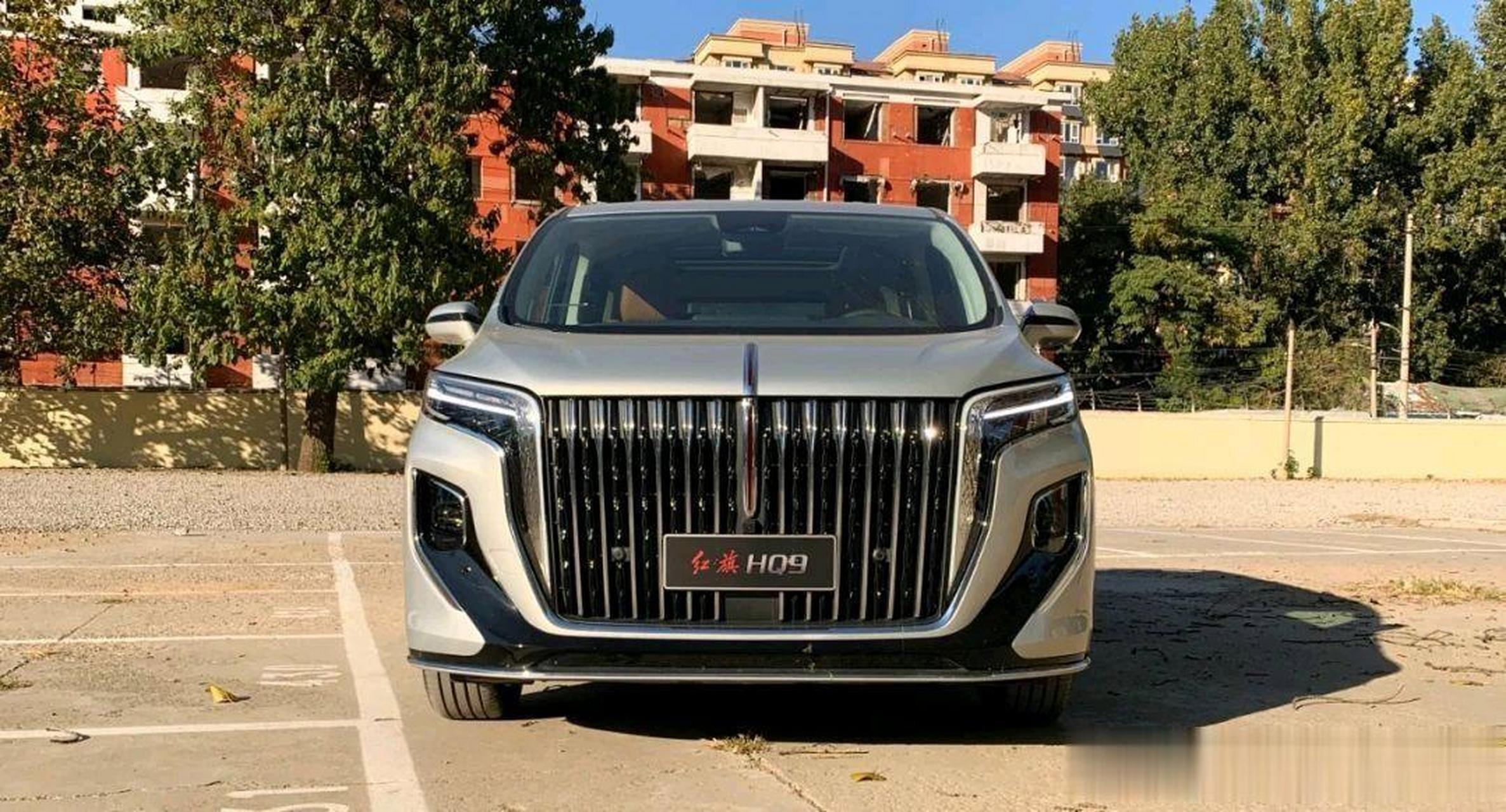 动力不逊别克gl8红旗hq9是一款高端豪华mpv,它采用了红旗品牌的最新