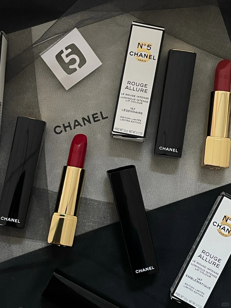 附手臂试色图 香奈儿新品限定系列太太太绝了 炫亮魅力系列唇膏的浮雕