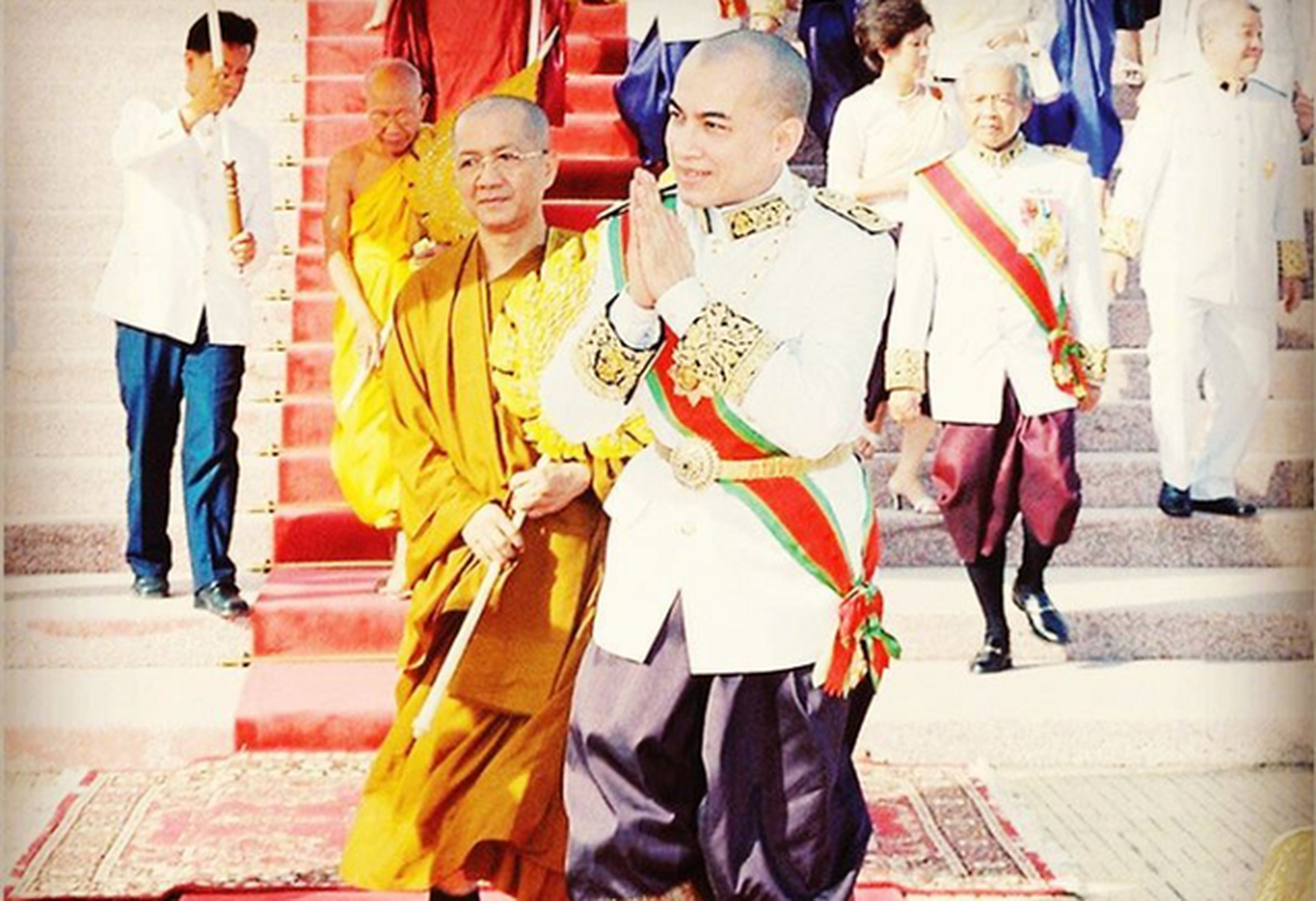 拉那烈亲王是有雄心大志的人,他想掌权,想当掌权的首相,不想当君主