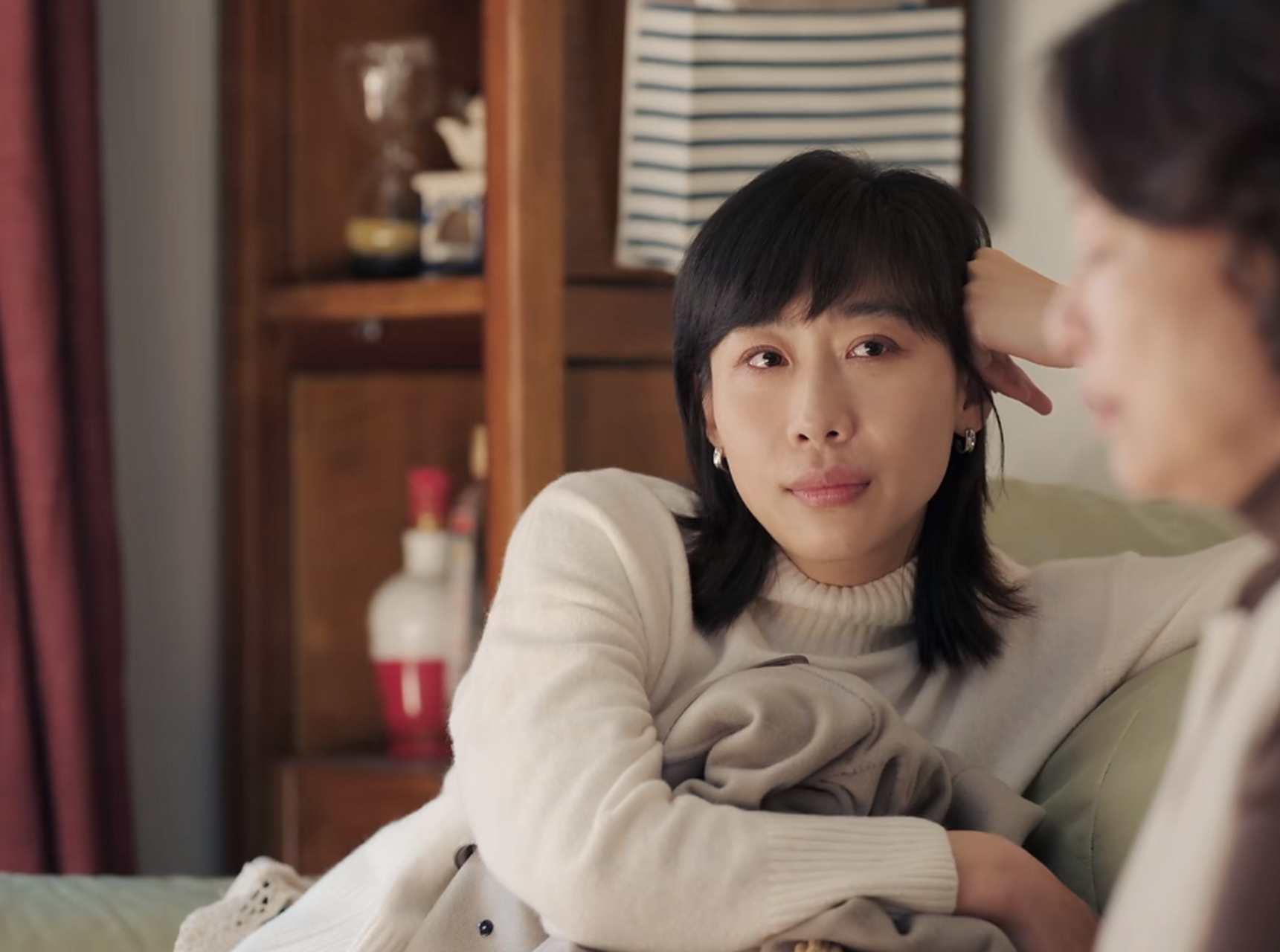 在热播剧《故乡,别来无恙》中,任素汐饰演的"张沛"大气豪爽,办事果决