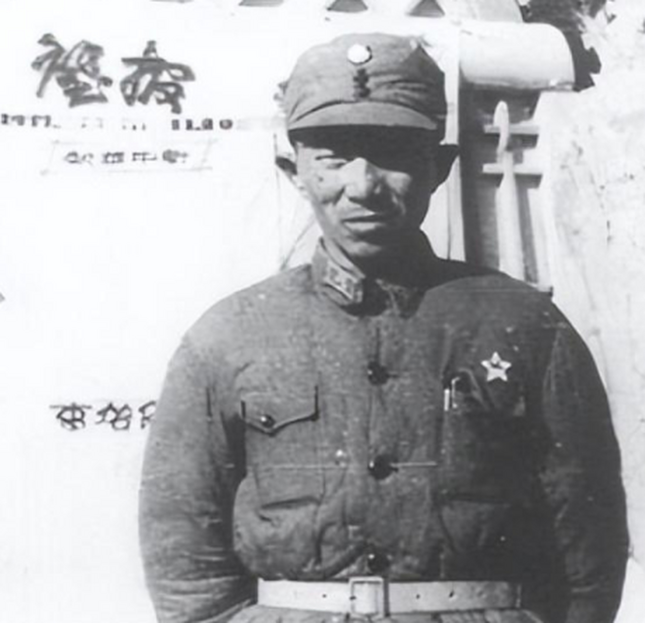 罗瑞卿将军出生在四川省南充县一个农村的地主家庭,15岁时,因在学校