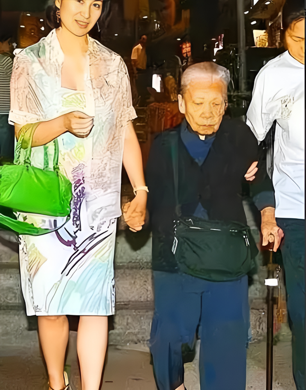 1992年,晶姐决定告老还乡,这个陪伴了何超琼几十年的保姆!