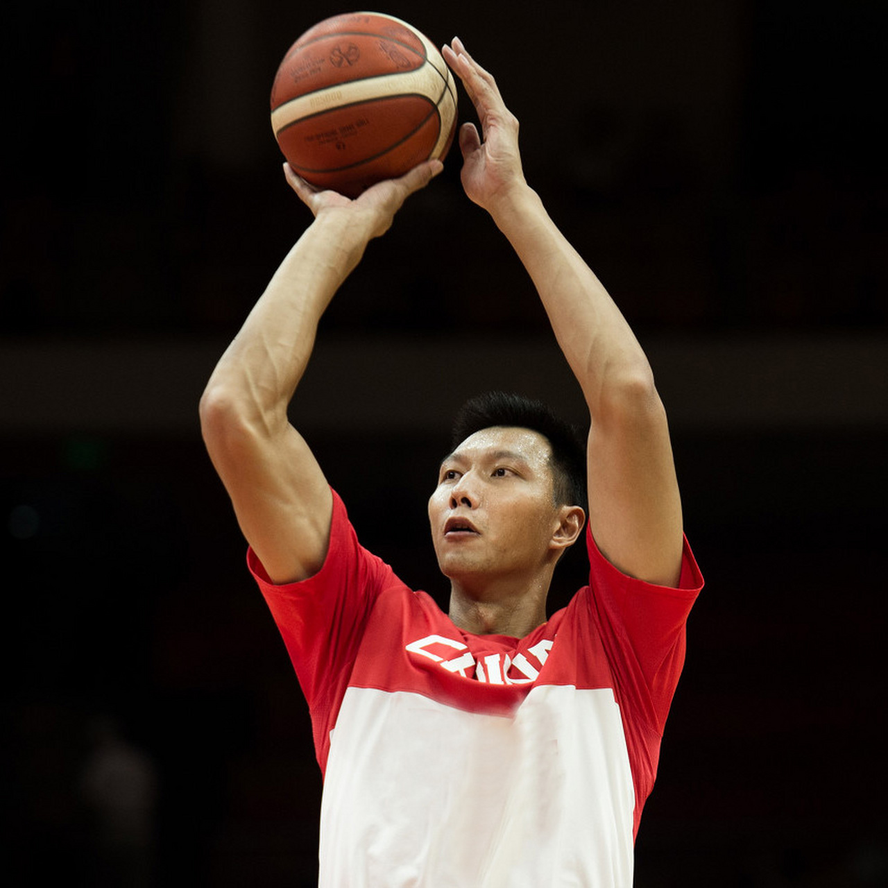 易建联正式宣布退役# 北京时间11月25日,中国著名篮球运动员易建联