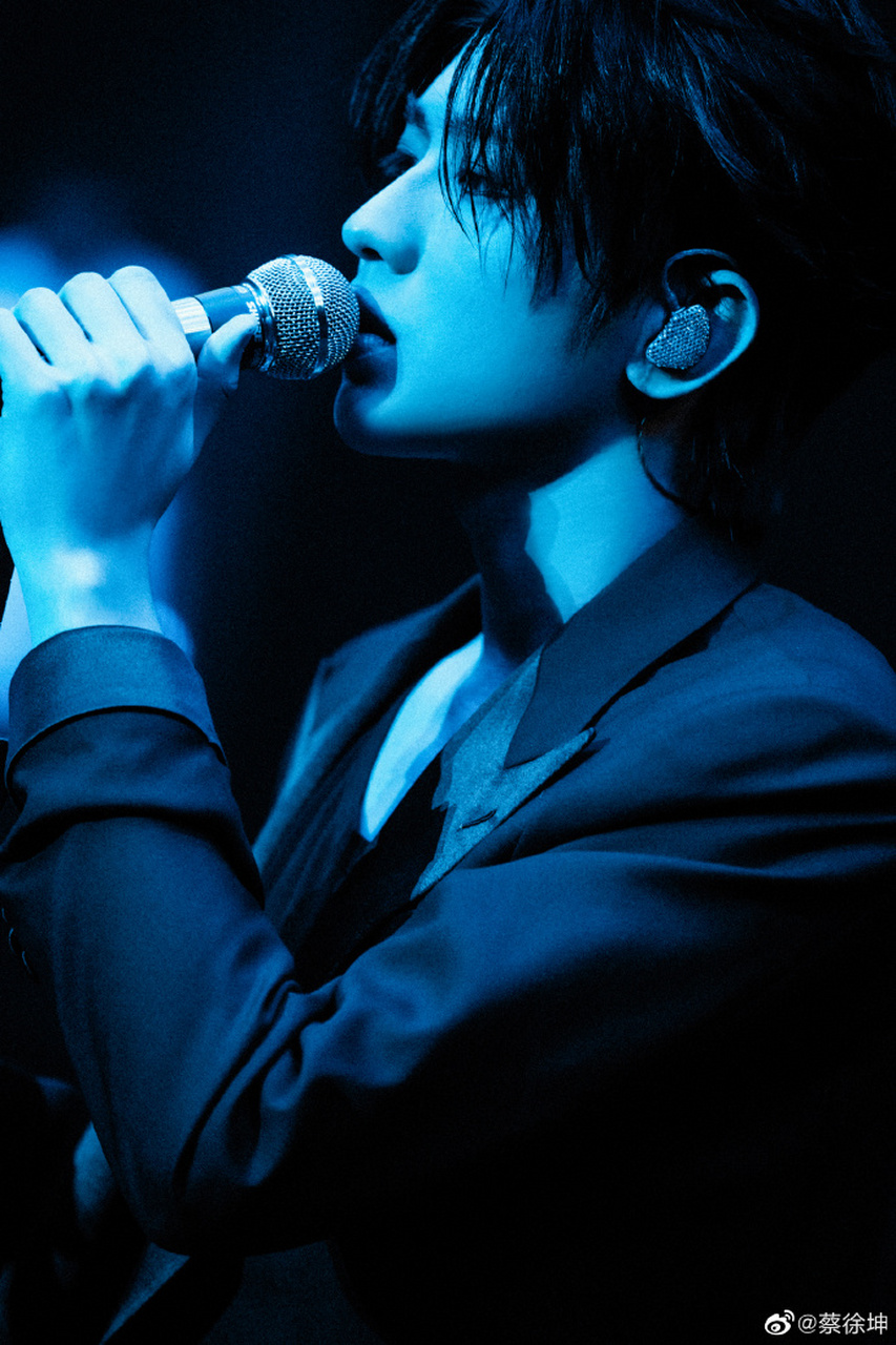 蔡徐坤,ikun 唱跳rap篮球~ #明星# #明星怎么穿# #星闻快资讯##蔡徐坤
