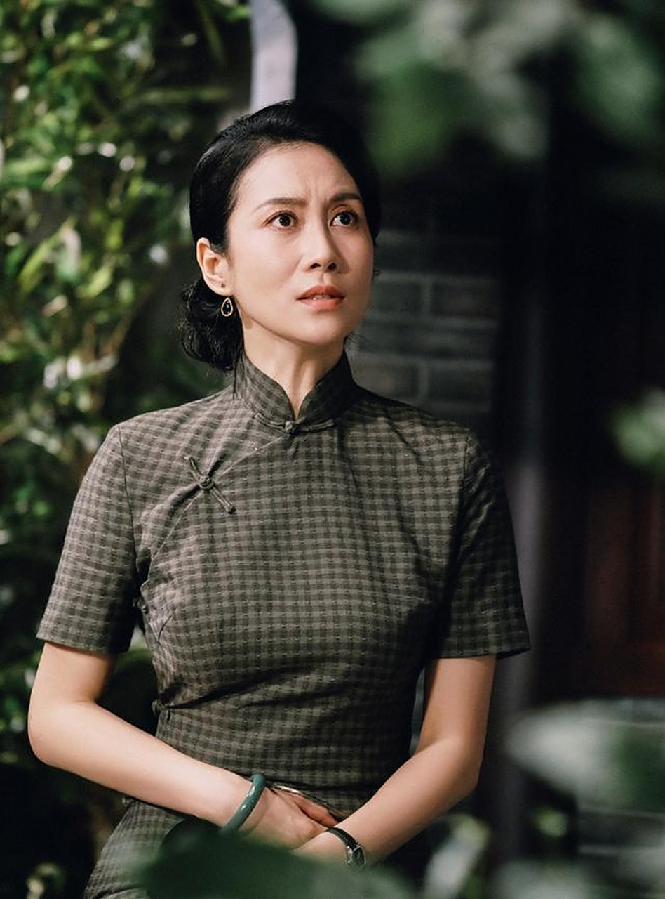 无论是《错爱一生》中狭隘自私的顾忆罗,还是《千山暮雪》中为爱痴狂