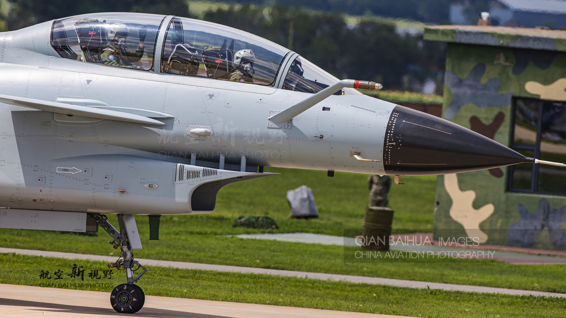 我国空军装备的歼-10s战斗机是一款具有高度战斗性能和教练机功能的多