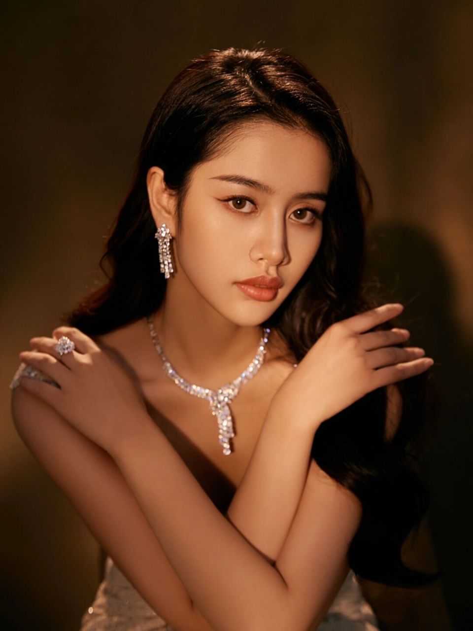 上海星光:明星高级形象照的魅力写真  绝美的香槟金色高定礼服,尽显