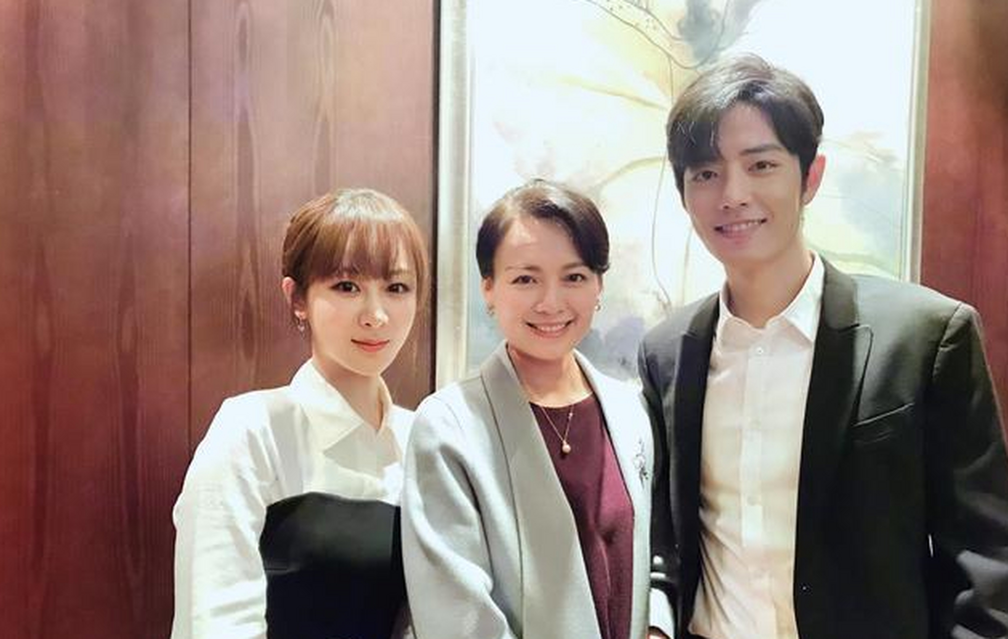 肖战妈妈对话杨紫,做我儿媳吧,肖战妈妈给杨紫通电话,说要让杨紫做她