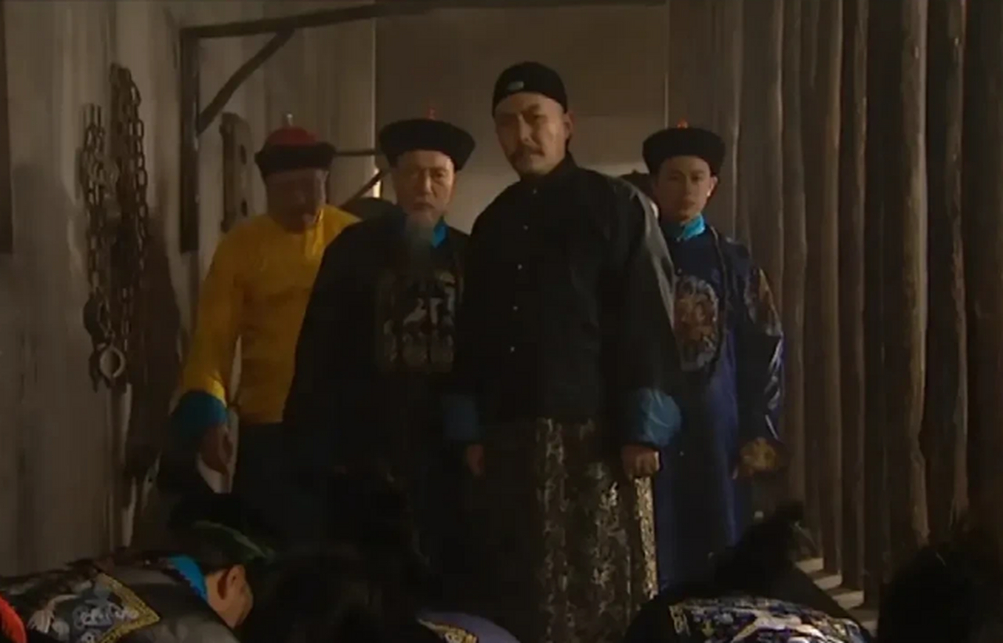 《雍正王朝》中,李卫打曾静,曾静说:"皇上都有旨,不许对我用刑.