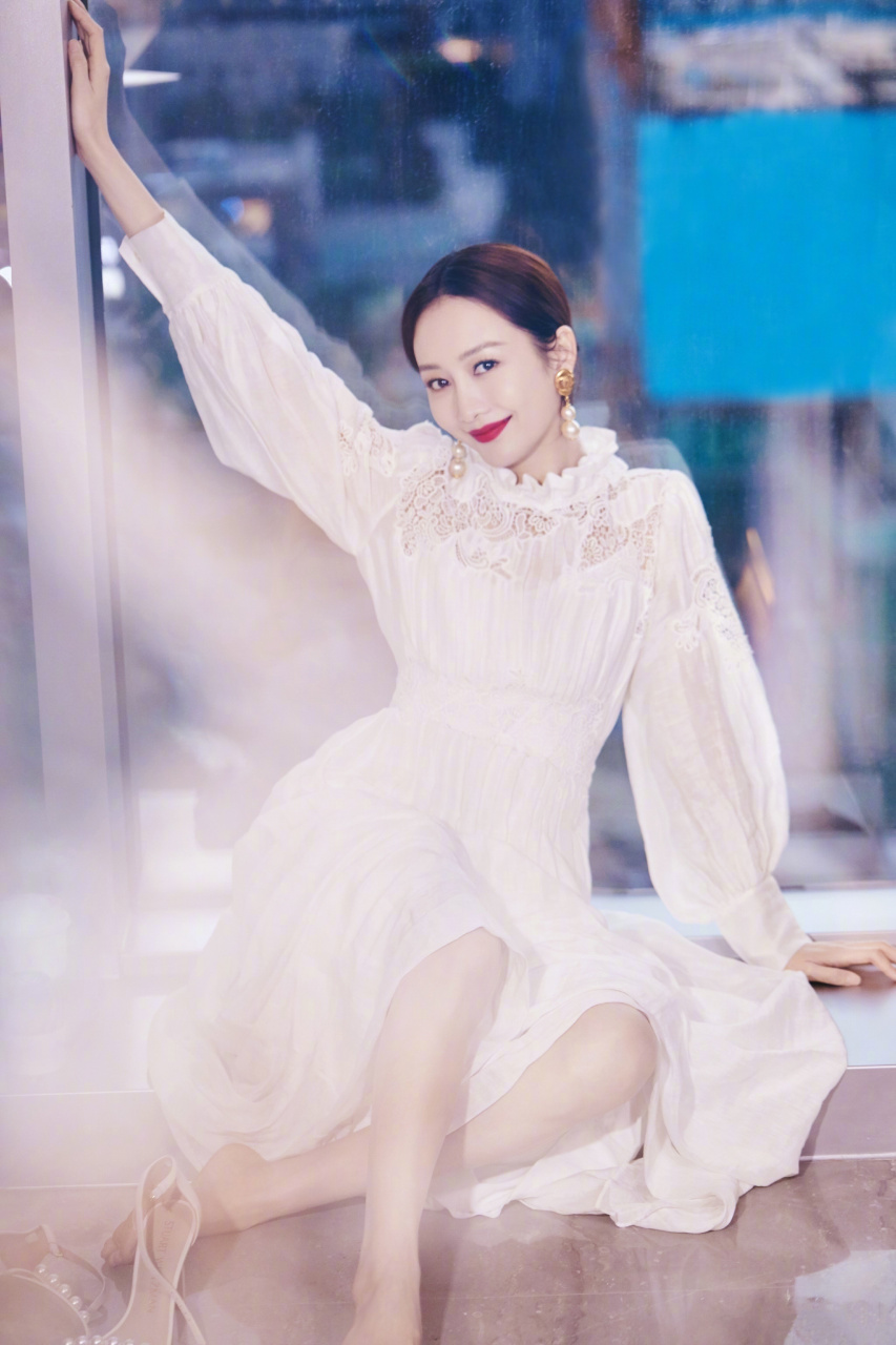 王鸥  神仙颜值配美腿玉足[二哈]