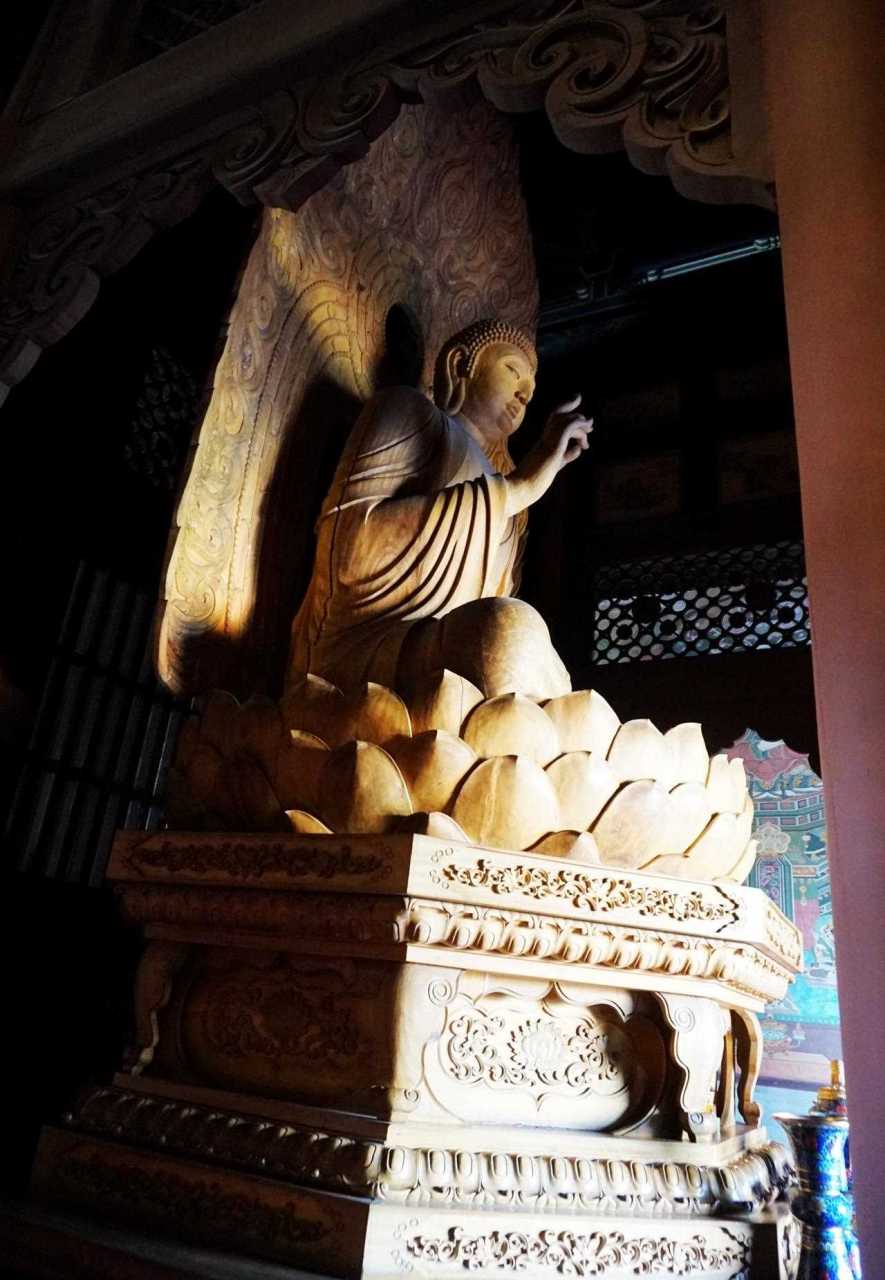 华严宝塔位于上下华严寺之间,是继应县木塔之后全国第二大纯木榫卯