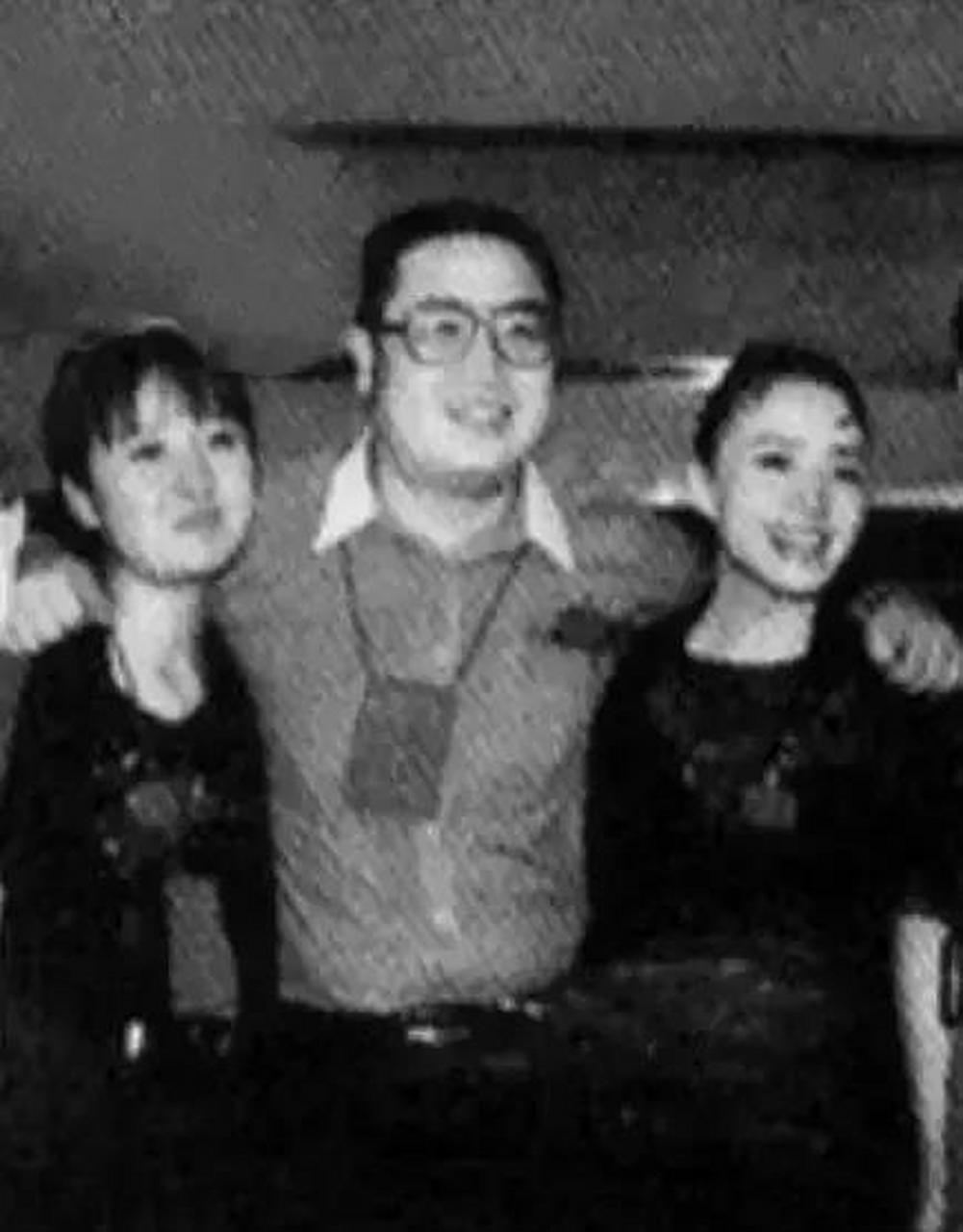 那时候英达就已经喜欢梁欢了,三个人只有两个人心知肚明,另一个傻大姐