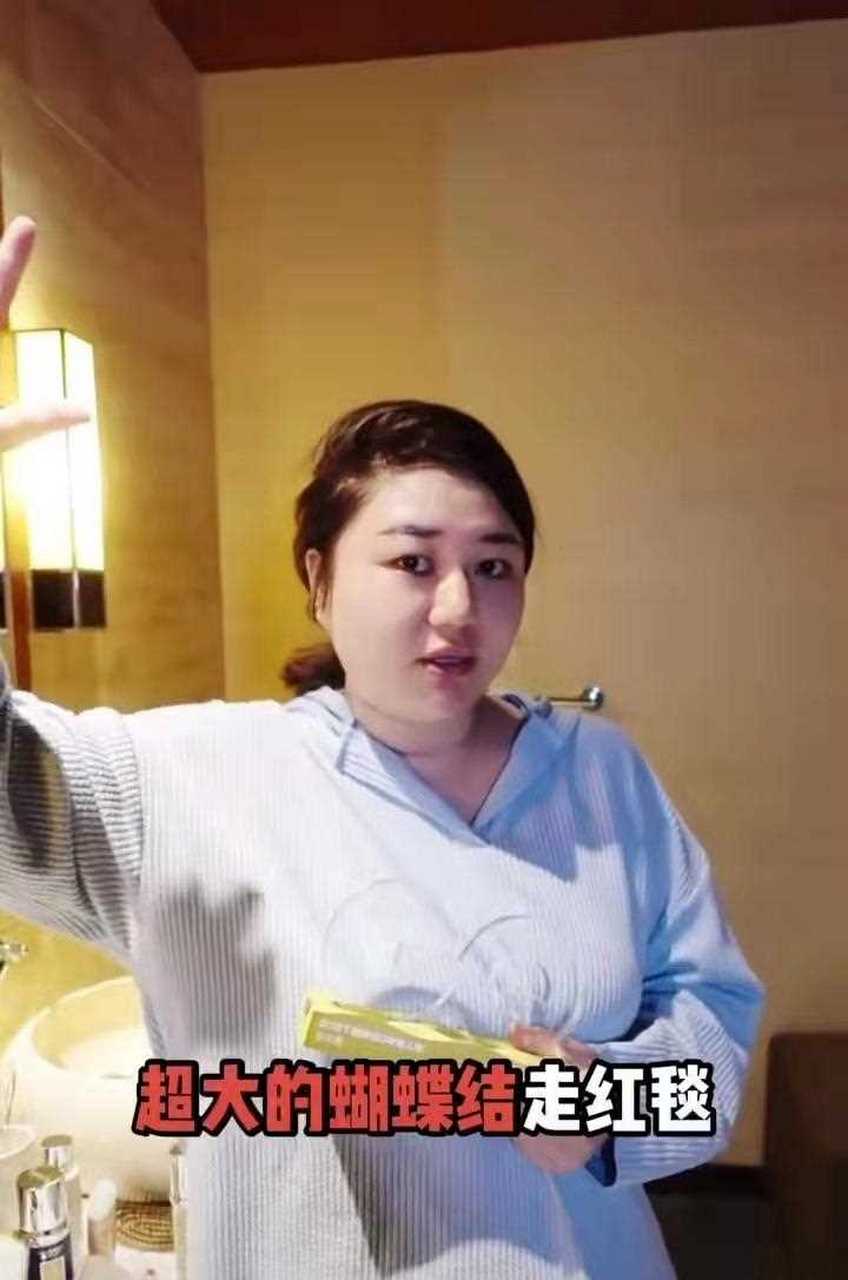 作为最近几天红毯秀上最抢镜的杨天真,成功升级成为热门表情包,不过