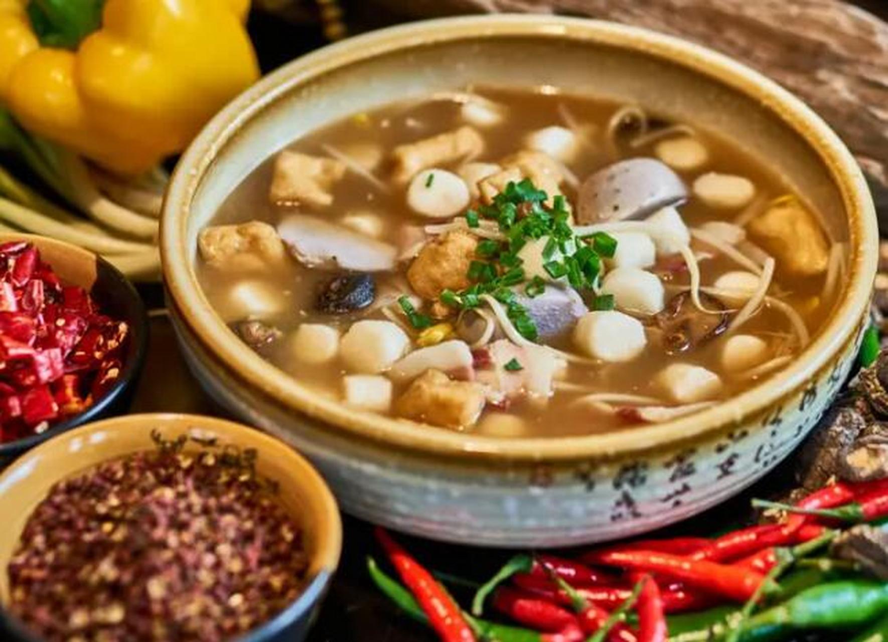 饭麸果汤鲜味美,顺滑可口,是