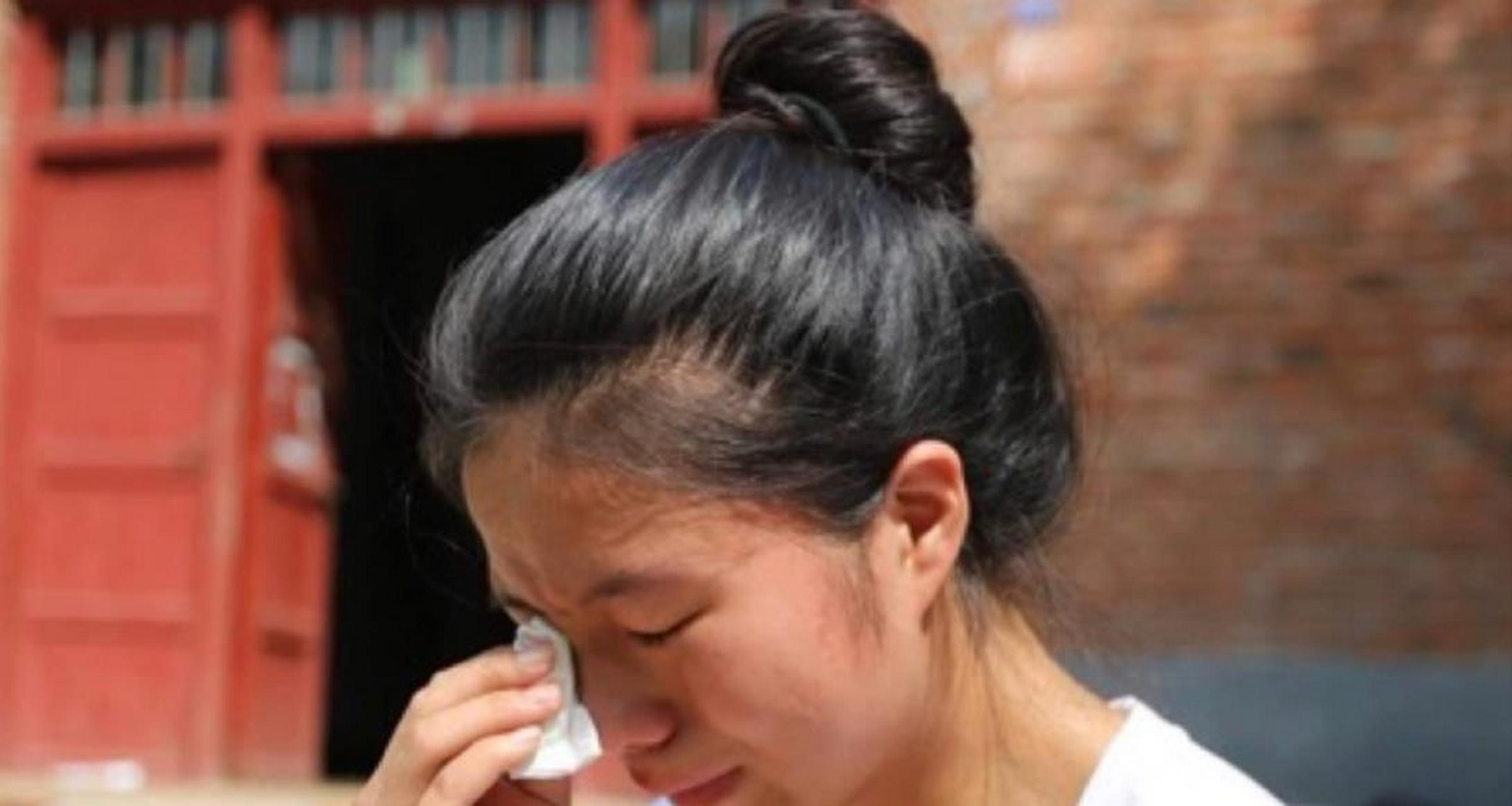 故事:老公给弟弟妹妹买房,可等他进了icu,他们却都让我放弃 沈怡当年