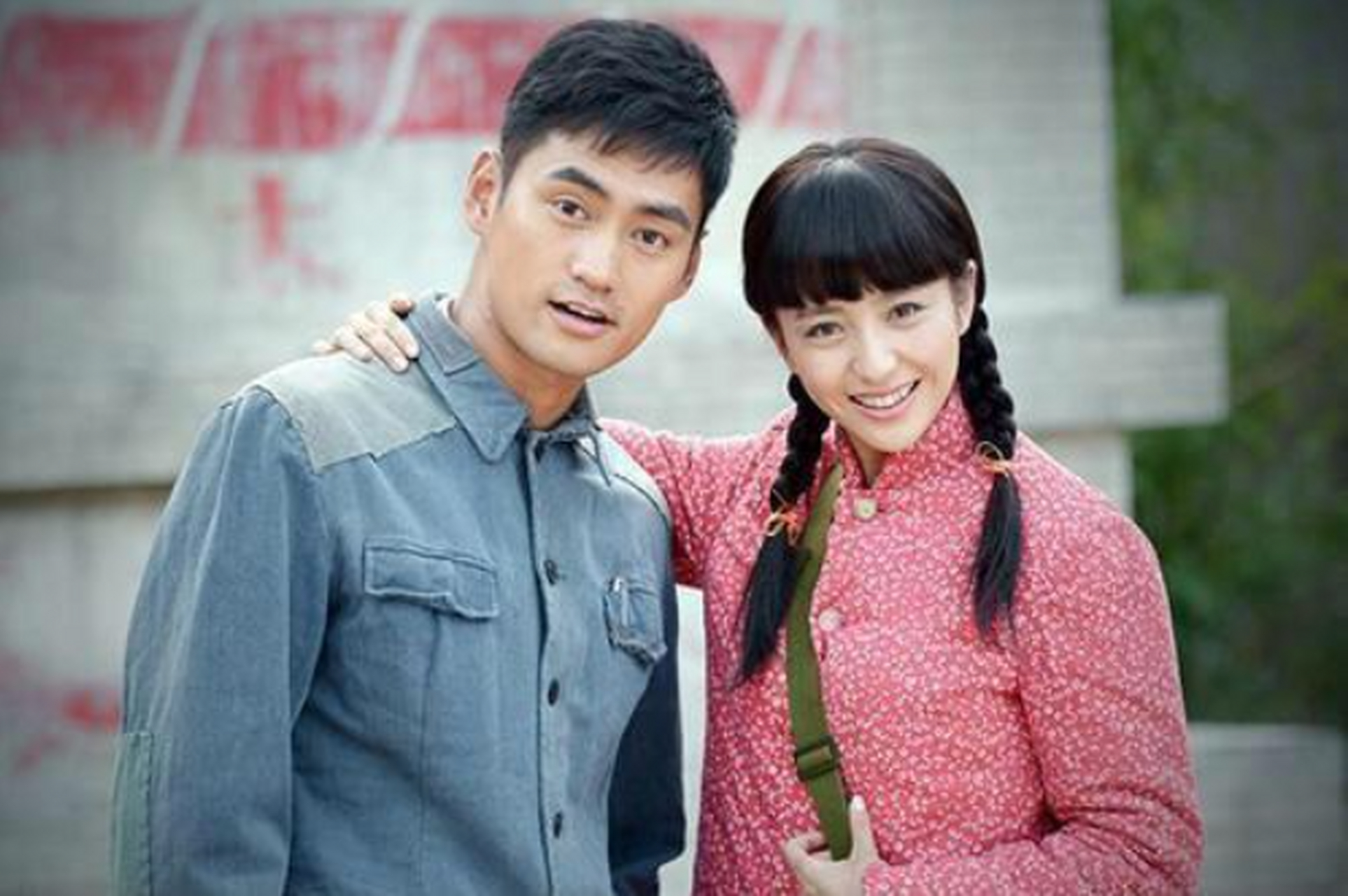 1992年,路遥因肝癌晚期住院,妻子林达得知消息后,去医院将路遥扶起来