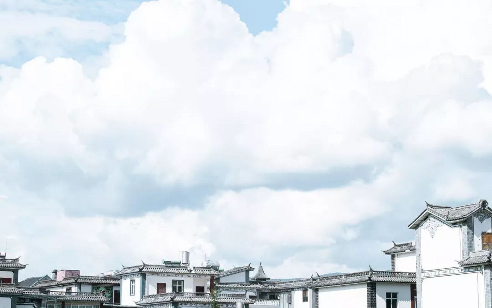 清代文人张潮写:"文章是案头之山水,山水是地上之文章.