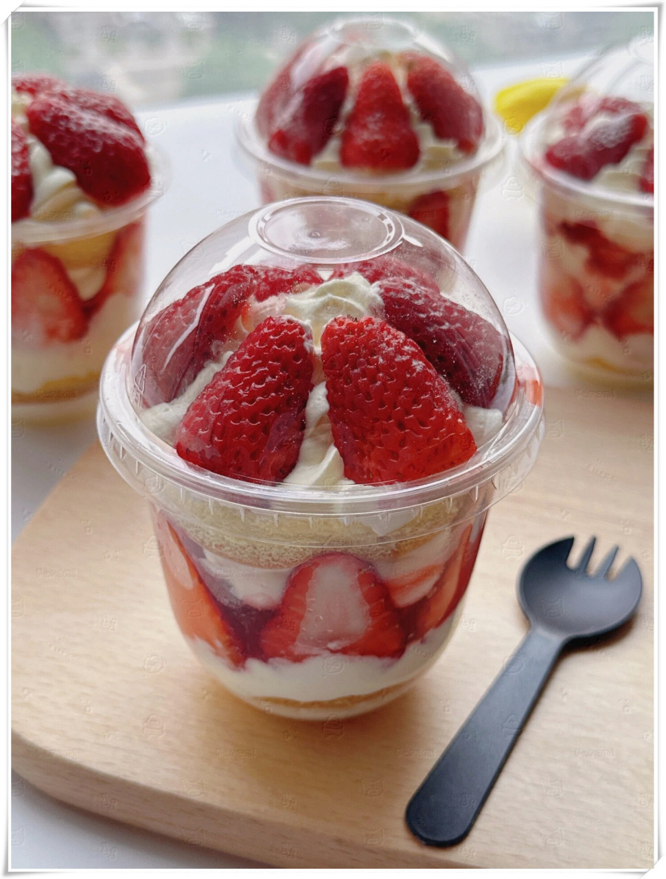 草莓抱抱杯,简单美味,好看又好吃～  草莓季来临,怎能错过这款简单又