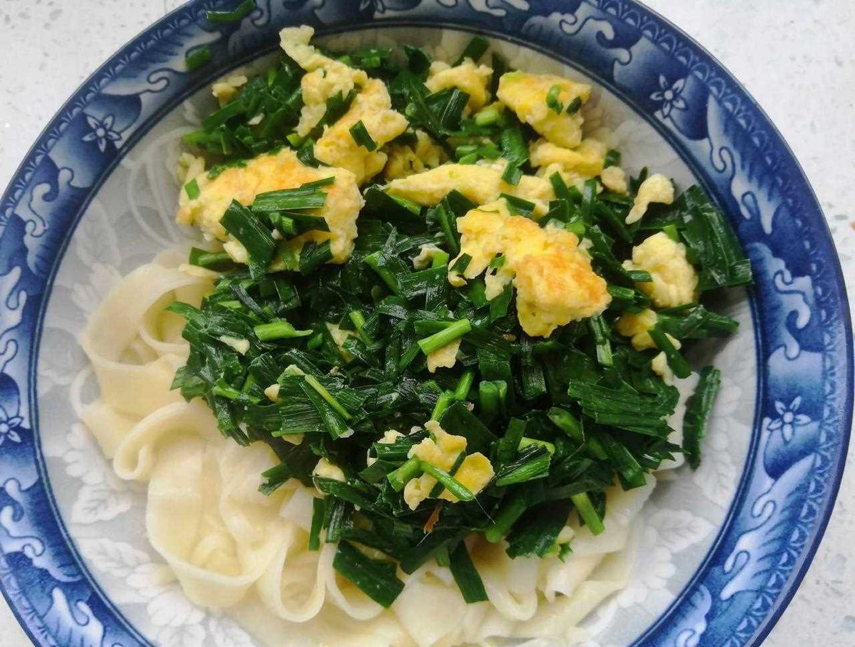 捞面条配两小菜,这样的午餐美滋滋!