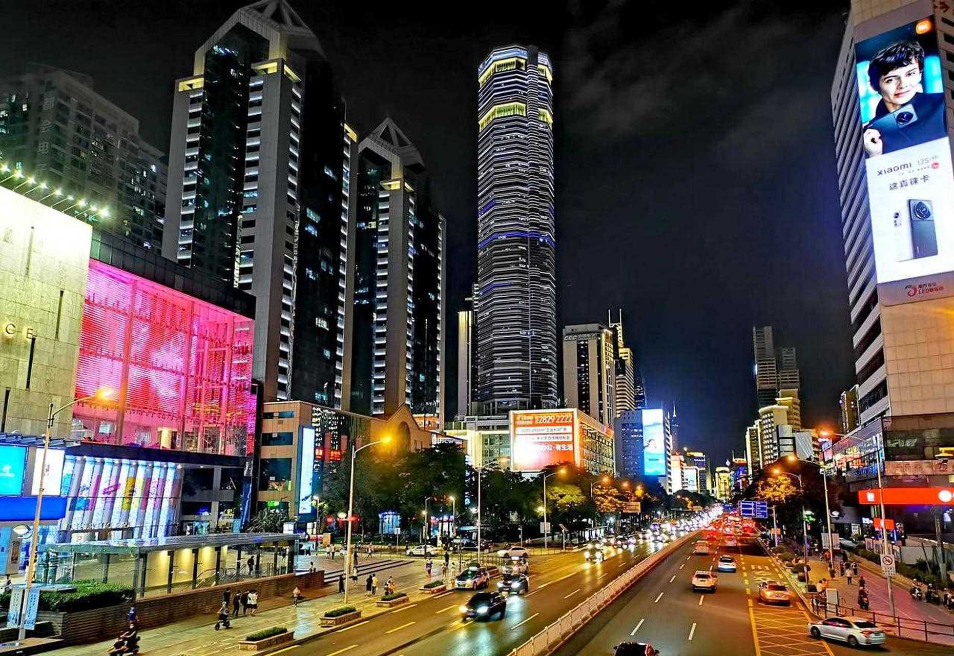 深圳夜景,真的漂亮!拍摄于深南大道上海宾馆路段.[大哈]