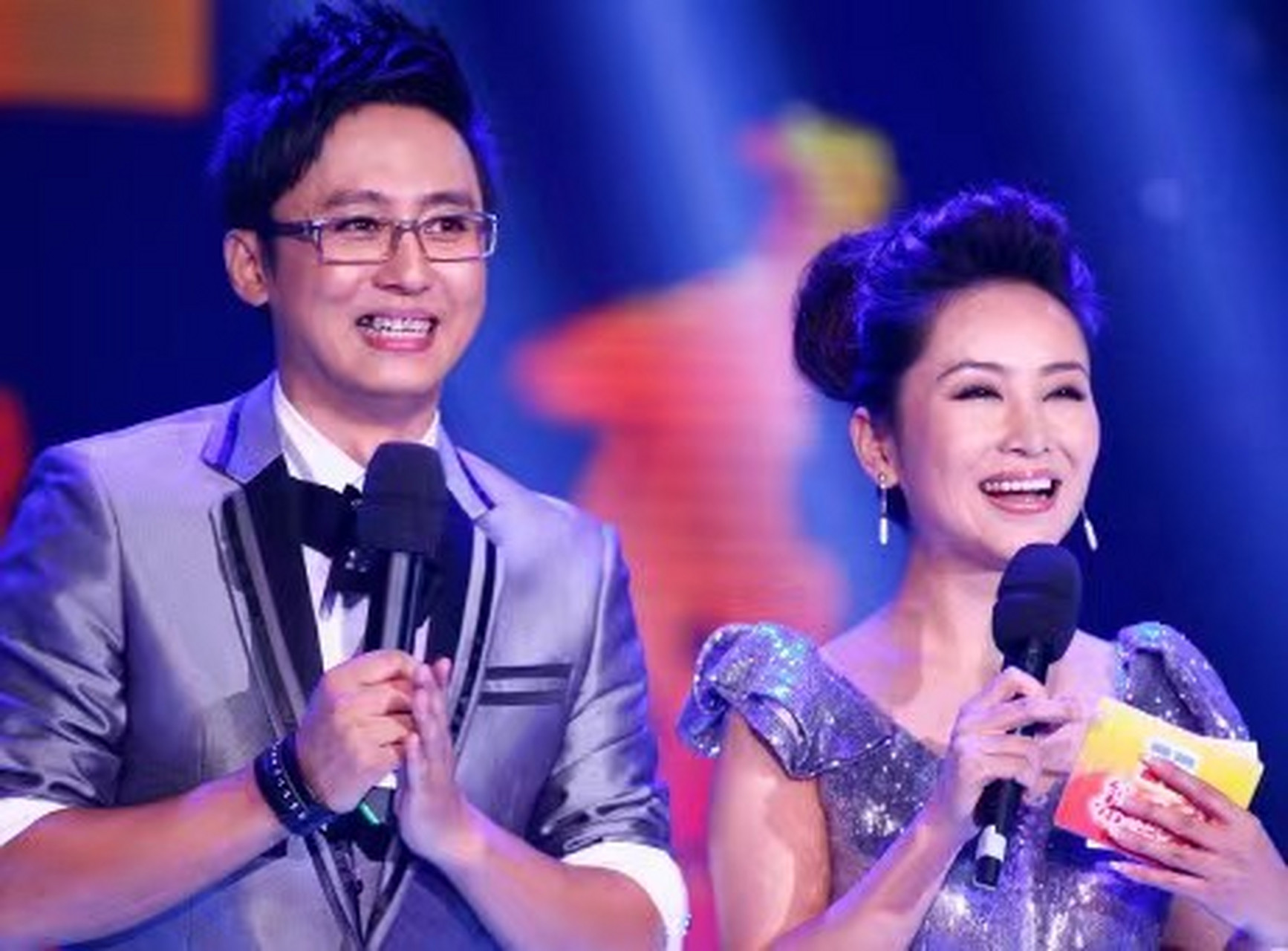 有一回,程成去看方琼,正巧方琼老公出差,程成就在他家洗了澡.