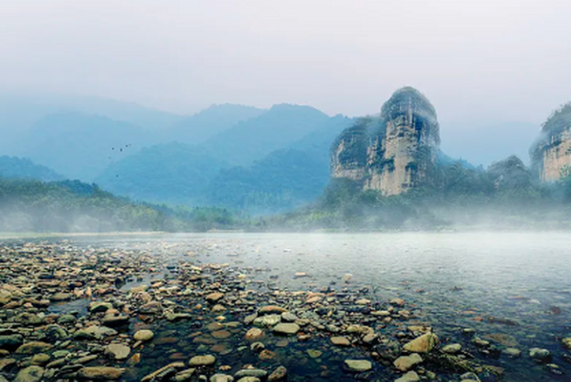 龙虎山属中亚热带温暖湿润季风气候区,四季分明.