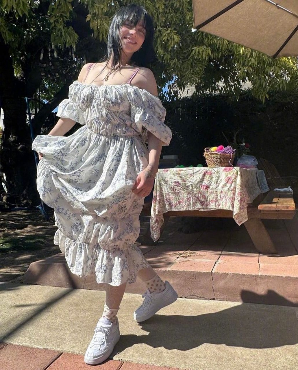 碧梨# #billieeilish#  碧梨billie eilish晒新照,这身造型很可 !!