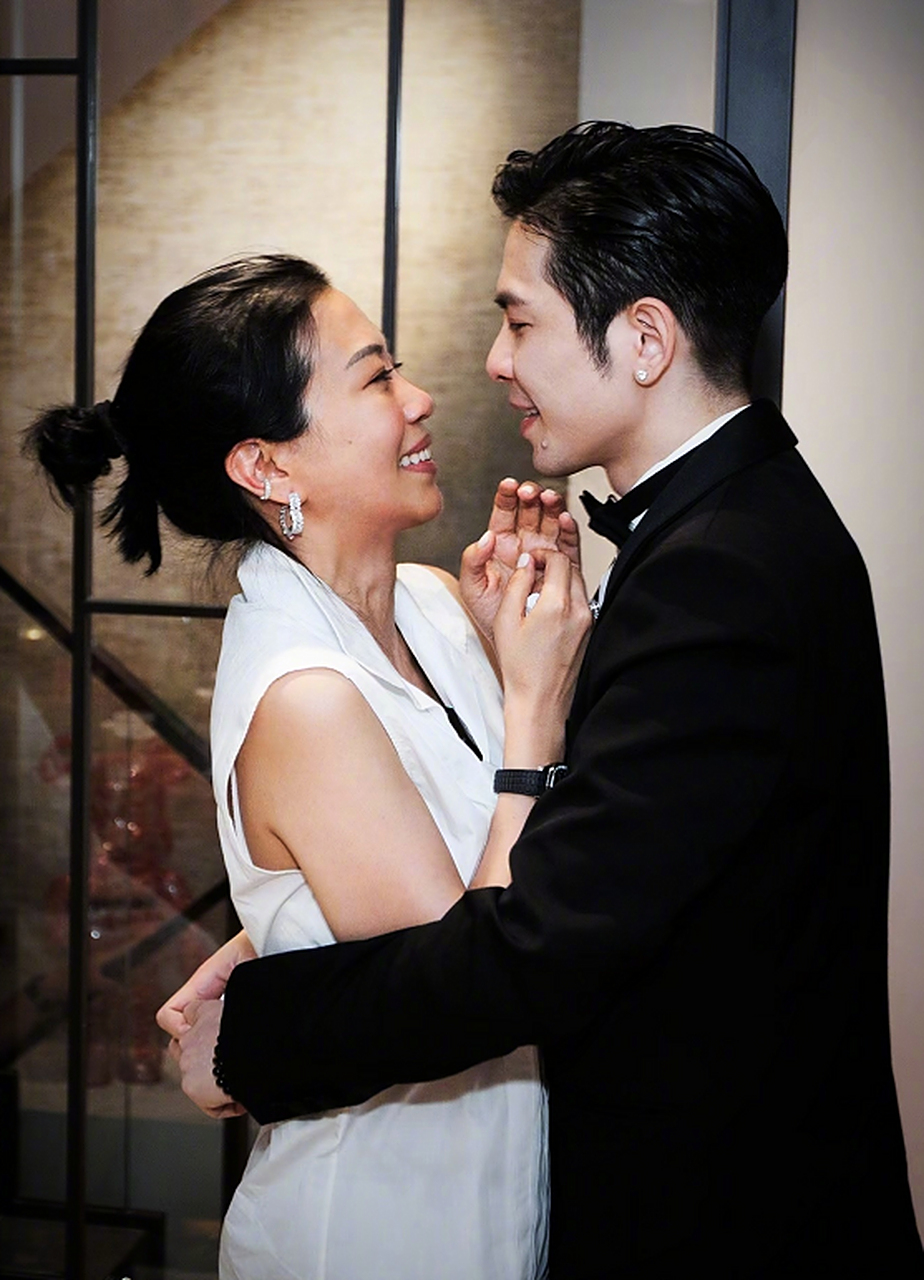 萧敬腾向经纪人林有慧summer求婚成功,这是一个令人振奋的消息.