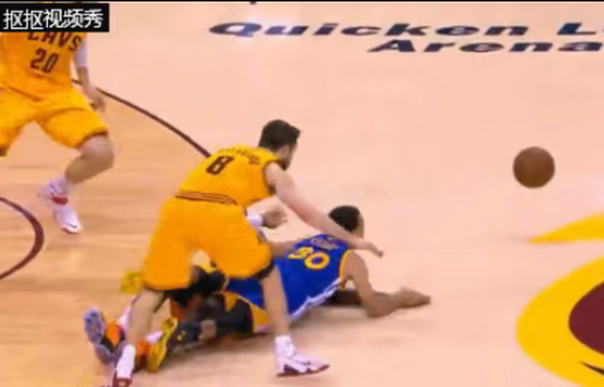 多角度还原2016年总决赛詹姆斯icon对库里的滑铲犯规动作,可想而知