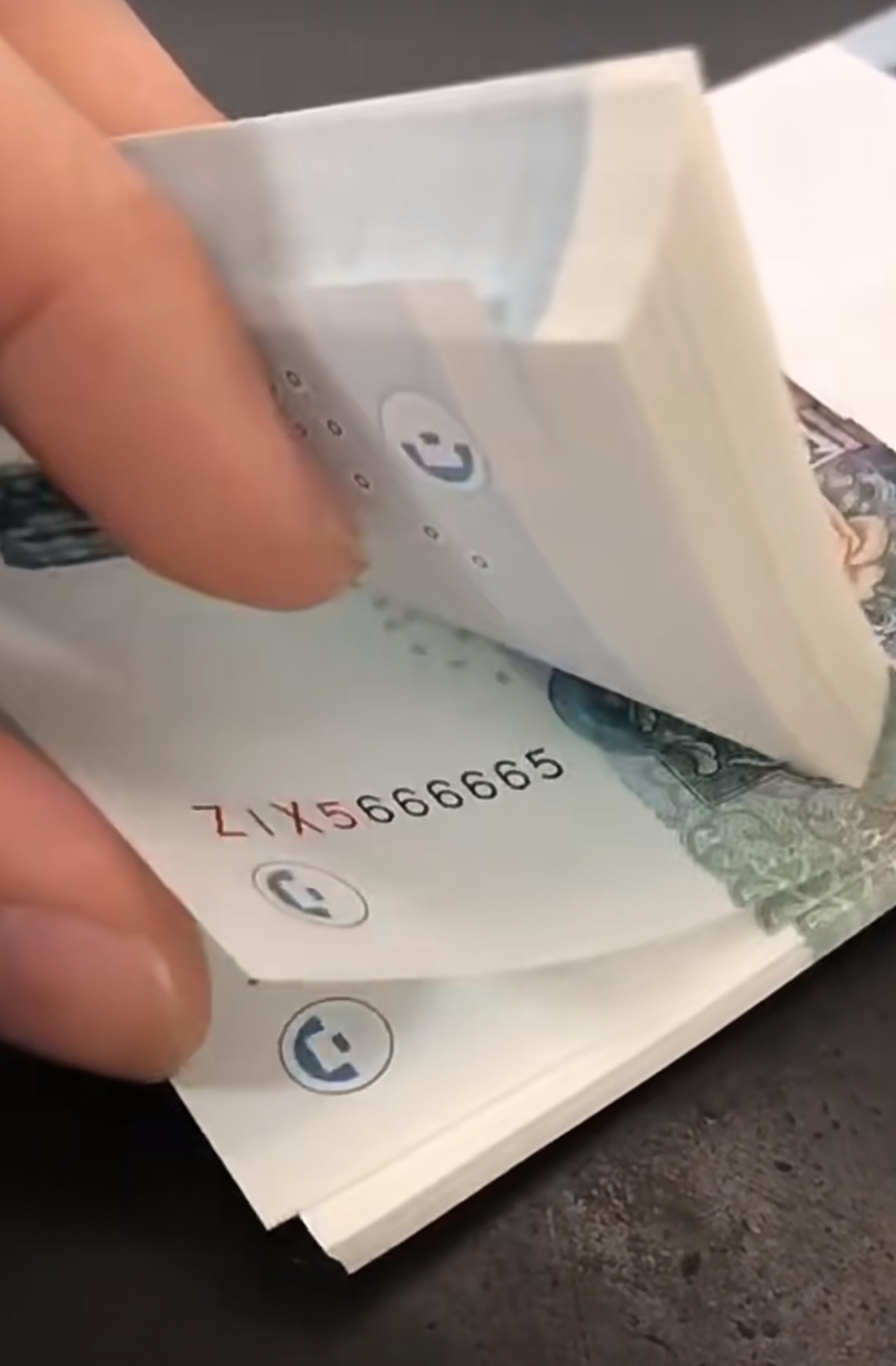 为什么连号的钞票结果却出现了这样的情况难道银行里面的工作人员有