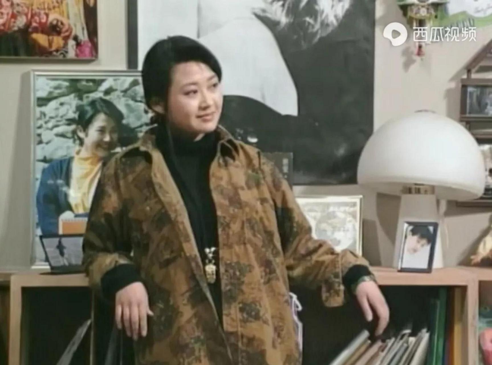 1992年的电视剧《皇城根儿》,当时她才23岁,可是却有着43岁中年妇女的