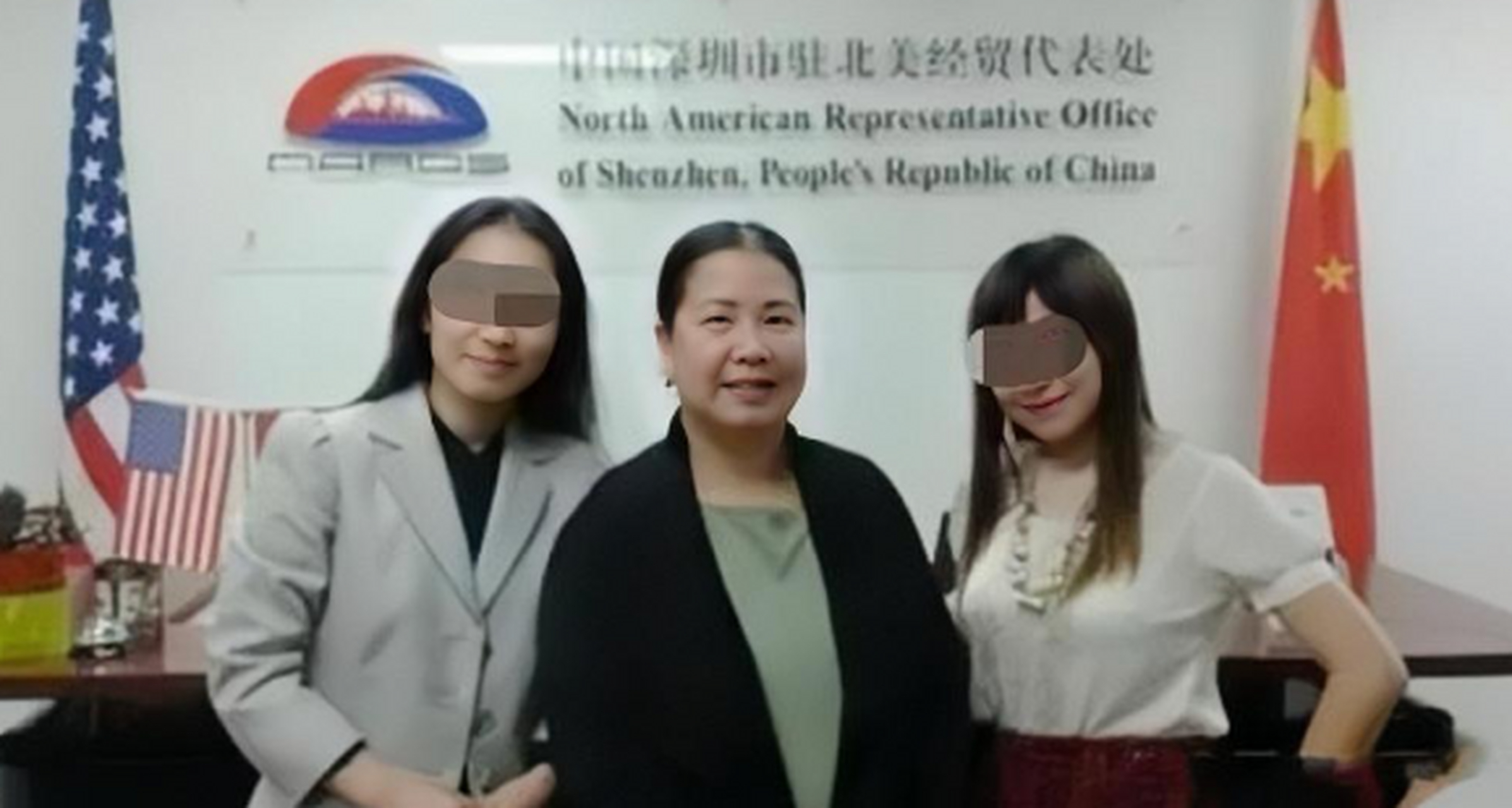 照片中看起来慈眉善目的大妈名叫潘婉芬,身份却非同寻常,她是美国情报