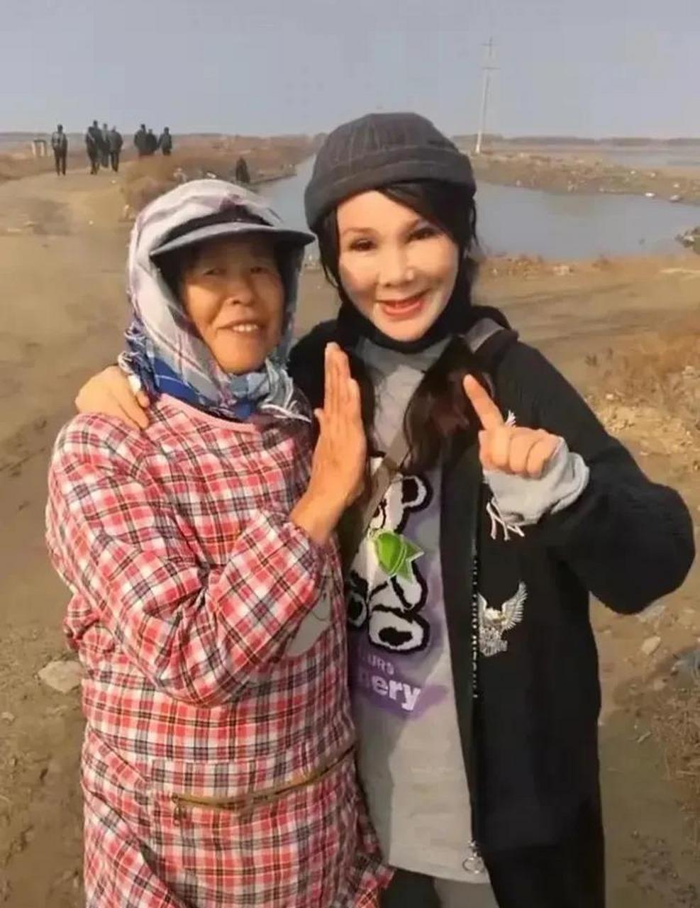 一代相声大师陈寒柏的妻子,看上去总觉得怪怪的!