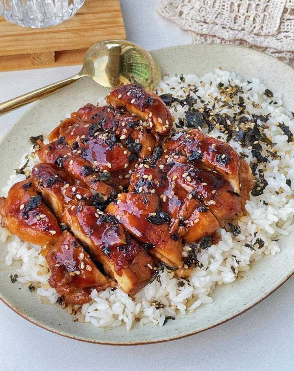 蜜汁鸡腿饭酱汁香浓,太费米饭了.