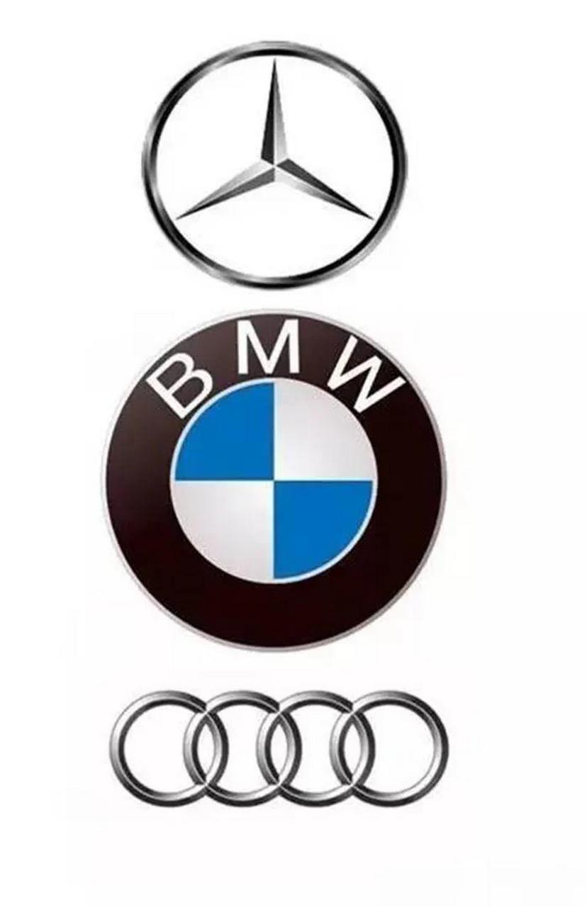 奥迪车主,郊区无人路段,120迈的速度,低头扣了几下手机,抬头的瞬间