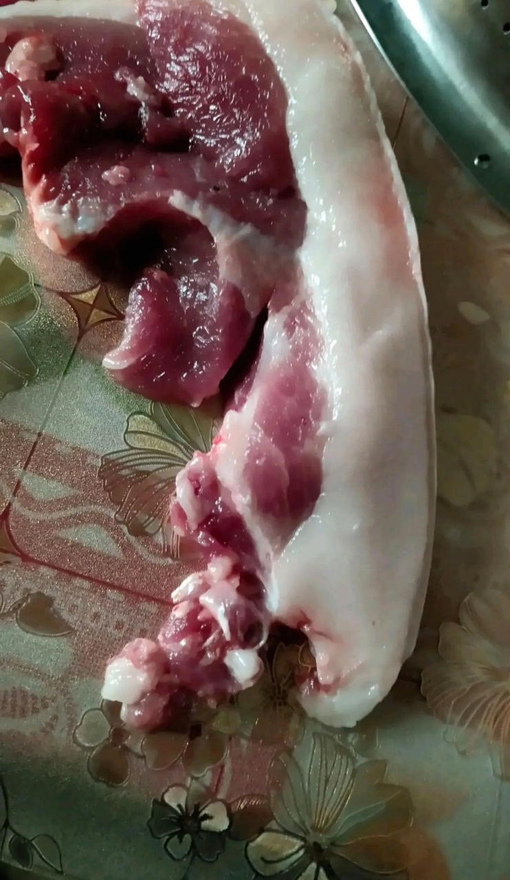 老公买回来的猪肉颜色这么深,该不会是老母猪肉吧?