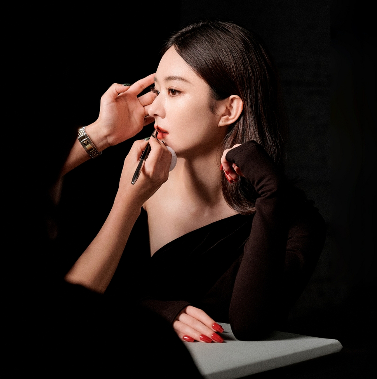 高贵冷艳,气质非凡的#赵丽颖# 烈焰红唇,窈窕身姿,风姿绰约,妩媚迷人.