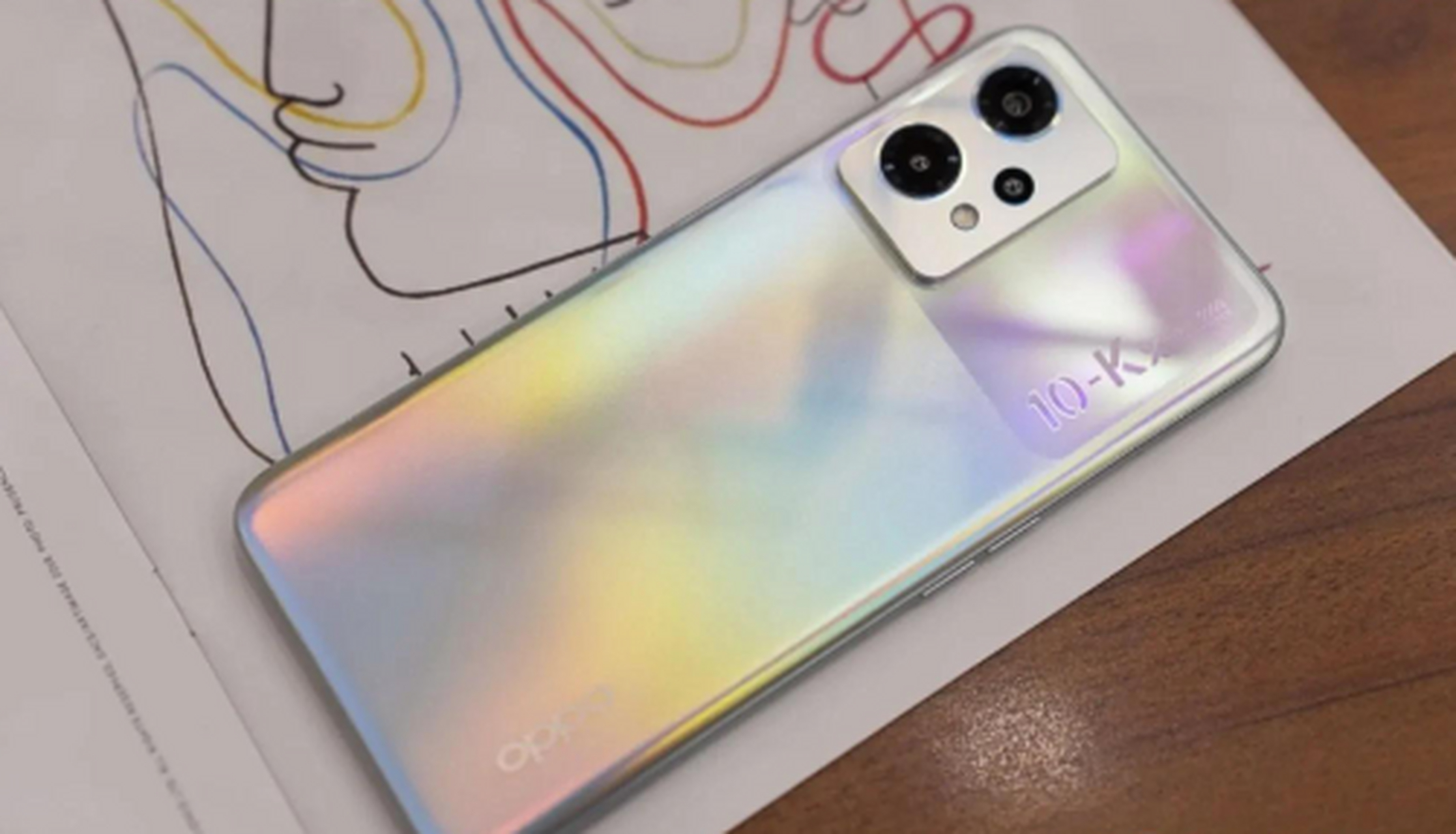 59英寸的lcd屏,支持120赫兹的刷新率,搭载了骁龙695处理器,内置了一块