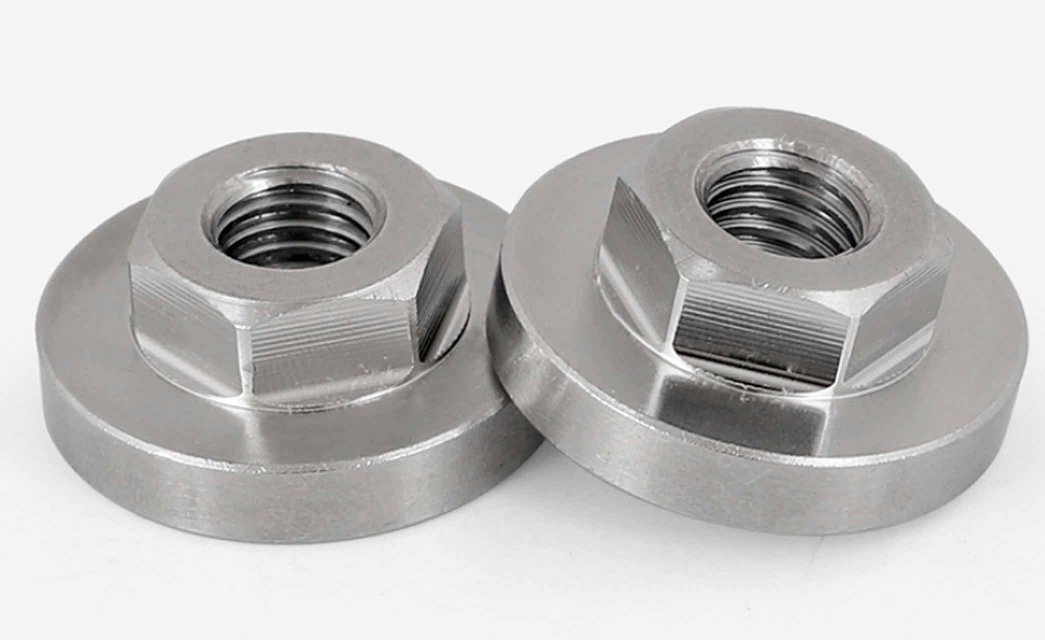 顾名思义,角磨机压板螺母是用来固定和调节角磨机切割盘或者砂轮用的