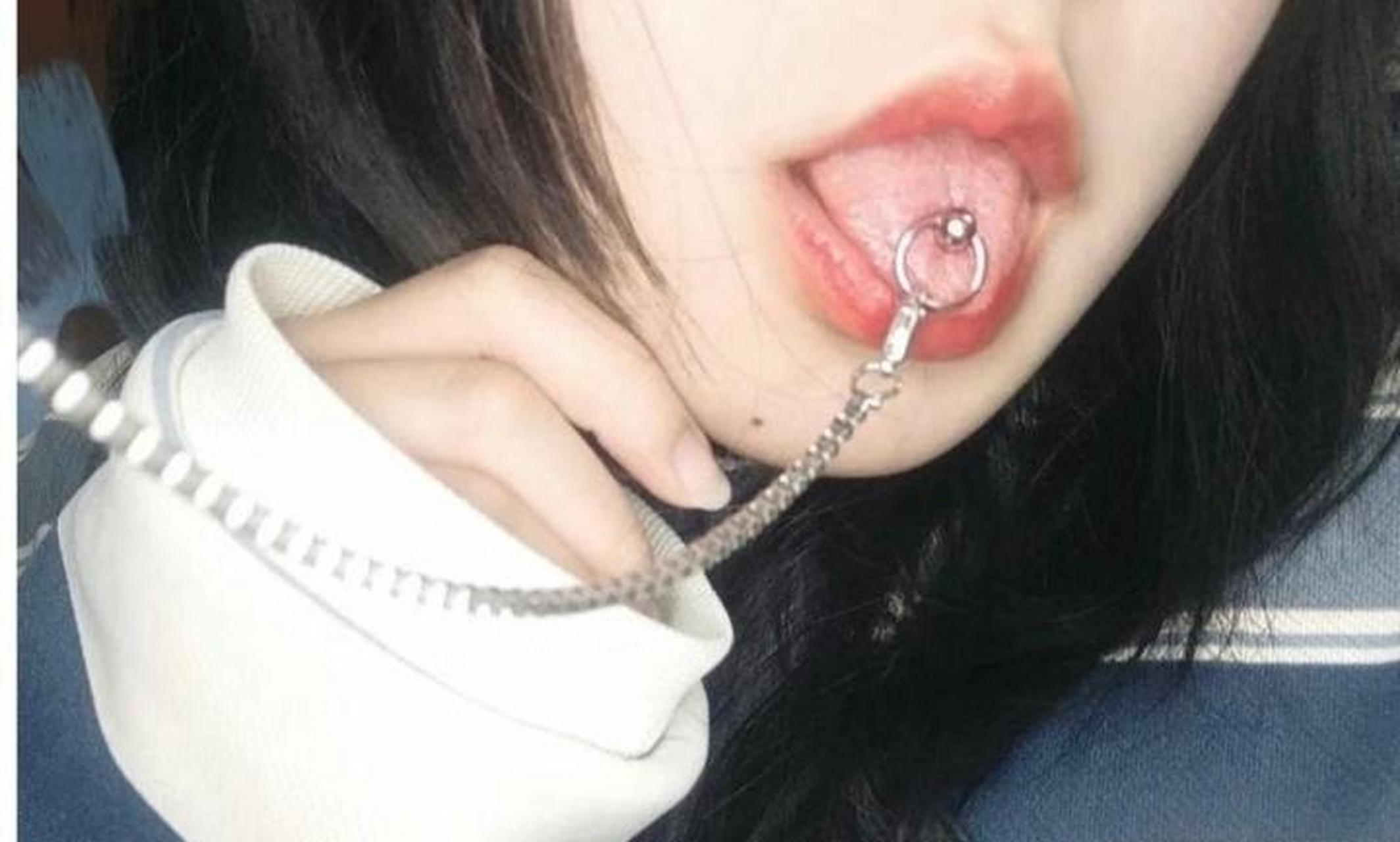 介意你的女友打舌钉吗[感冒] #搞笑趣味图