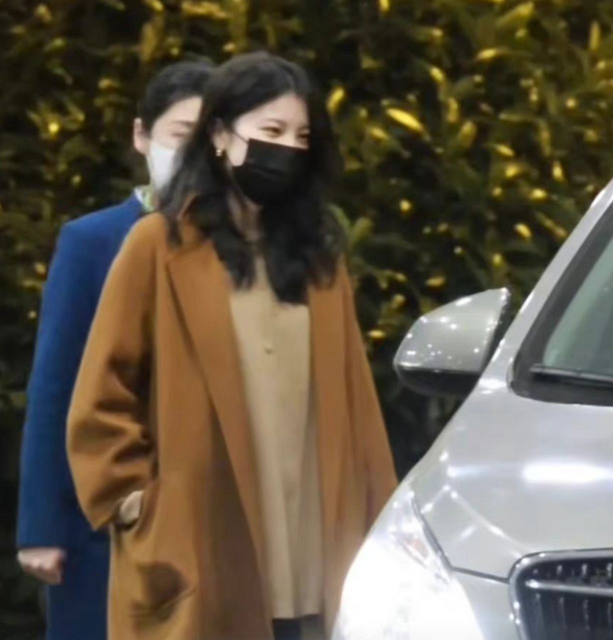杨幂新经纪人好漂亮#网友发现疑似杨幂有了新的经纪人,关键经纪人是