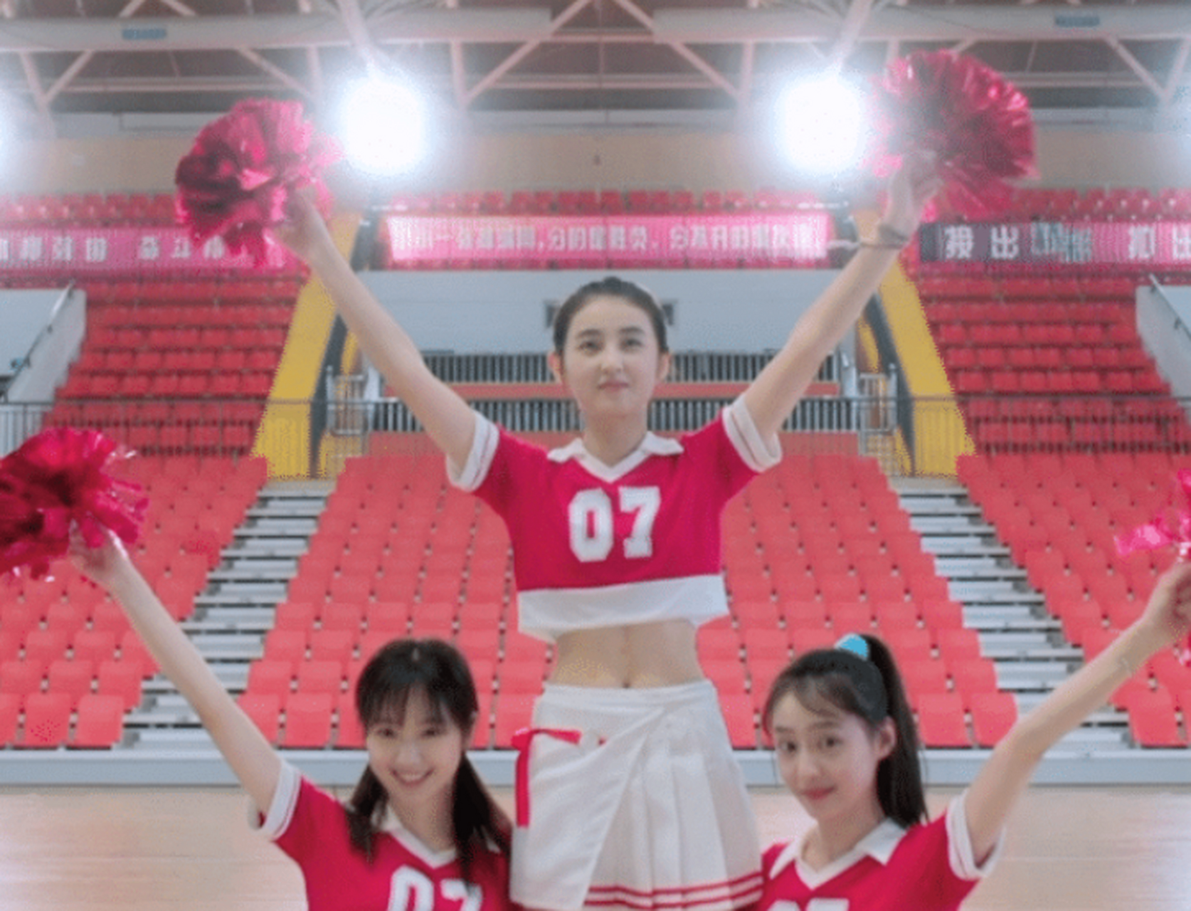 张子枫挑战空中一字马# #张子枫女团舞首秀#  7月27日,有媒体在山交