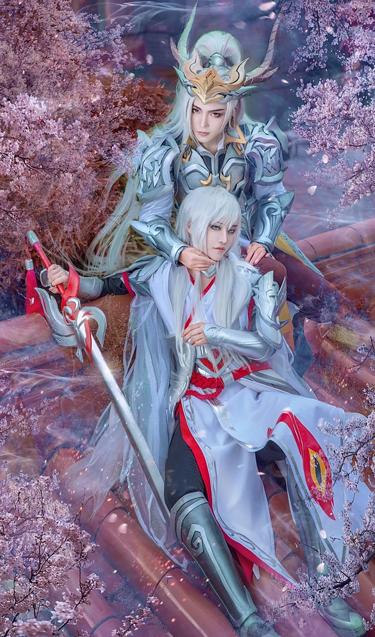 王者荣耀"李白凤求凰""韩信白龙吟"cosplay,被韩信帅到了,李白有点娘