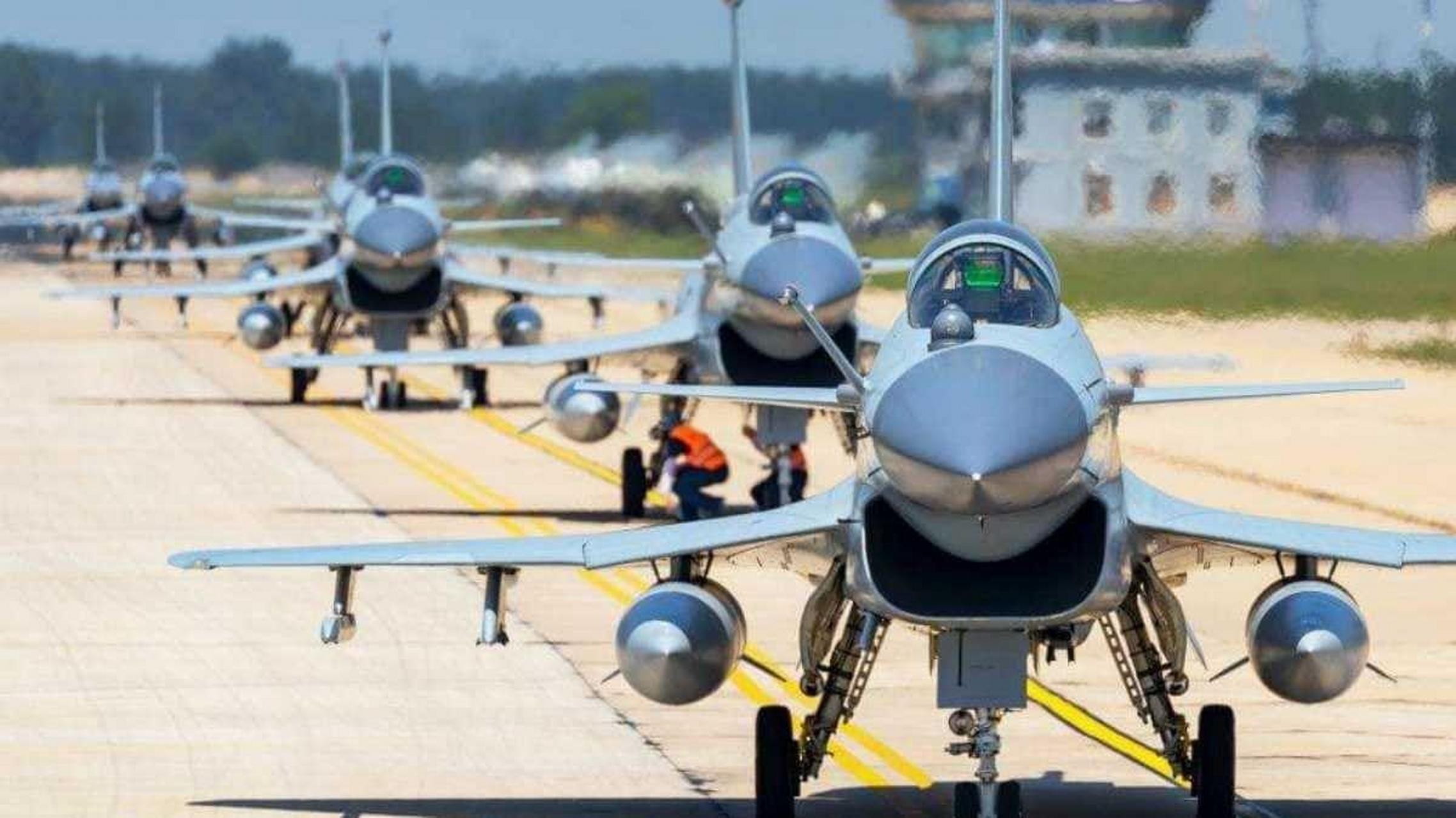 巴铁大方公开歼10数据,向西方证明:我军战机"心脏"已脱胎换骨 俗话说