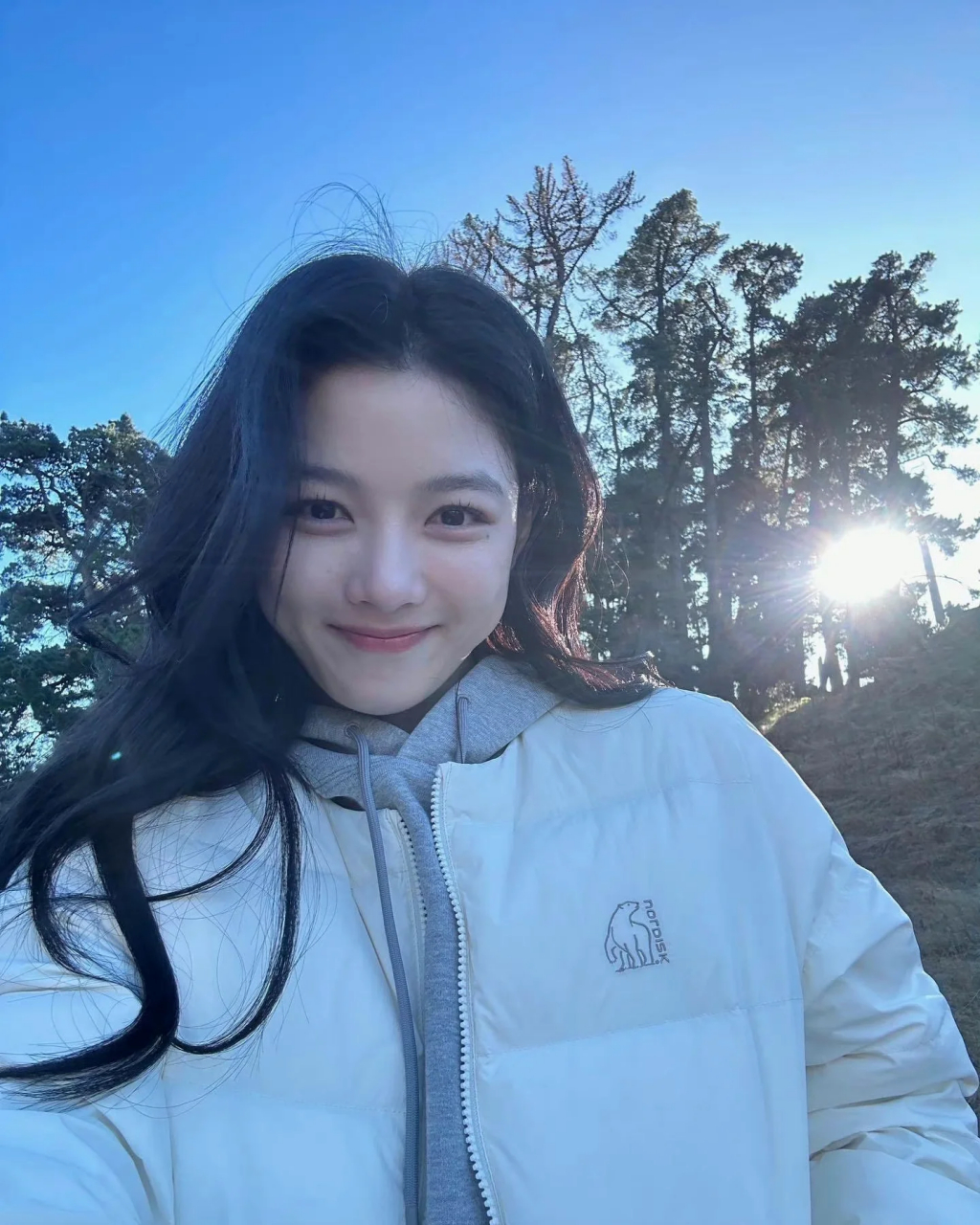 【金裕贞冬日穿搭解析,让你成为鲜活的日常女神!95】  哇!