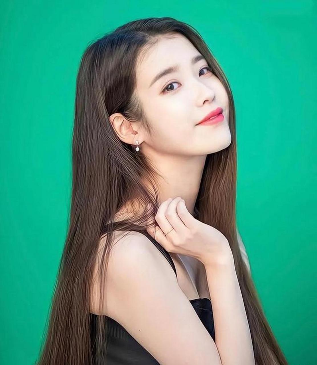韩国美女明星李知恩,一个从小美到大的姑娘