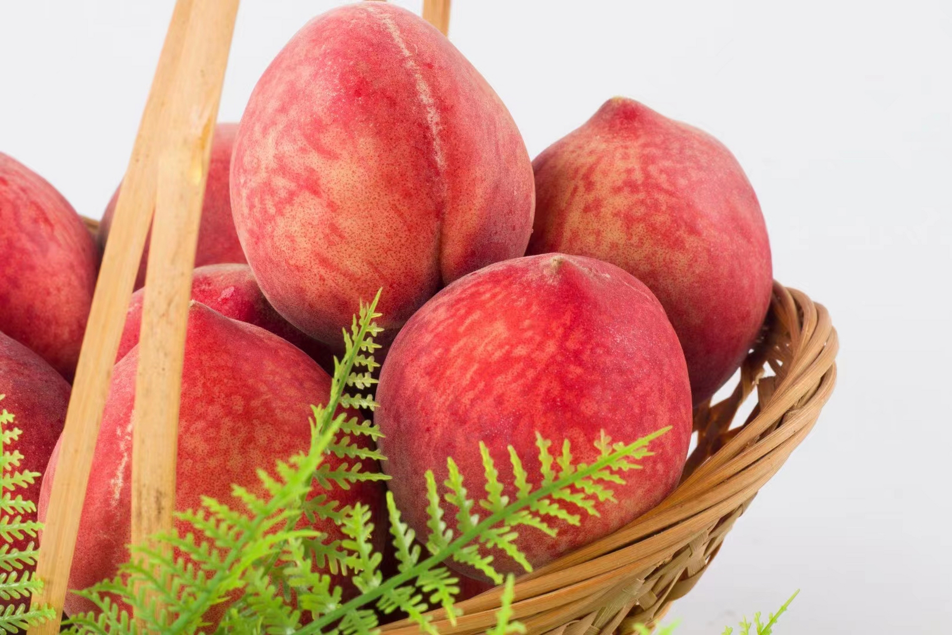 喜欢吃桃子的朋友,一定不要错过了云南的红宝石蜜桃!